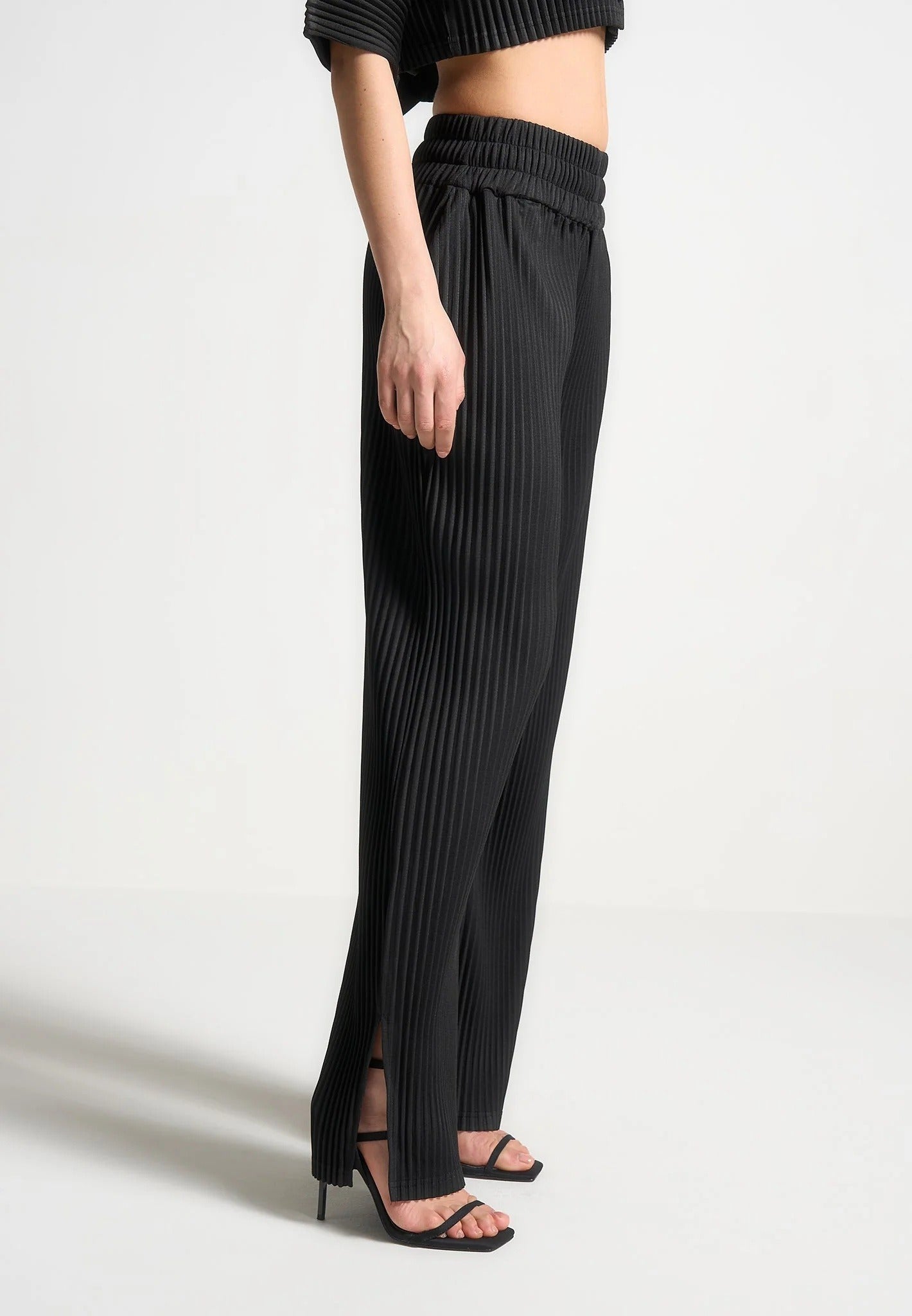 Lila - Pleated Pants - Black