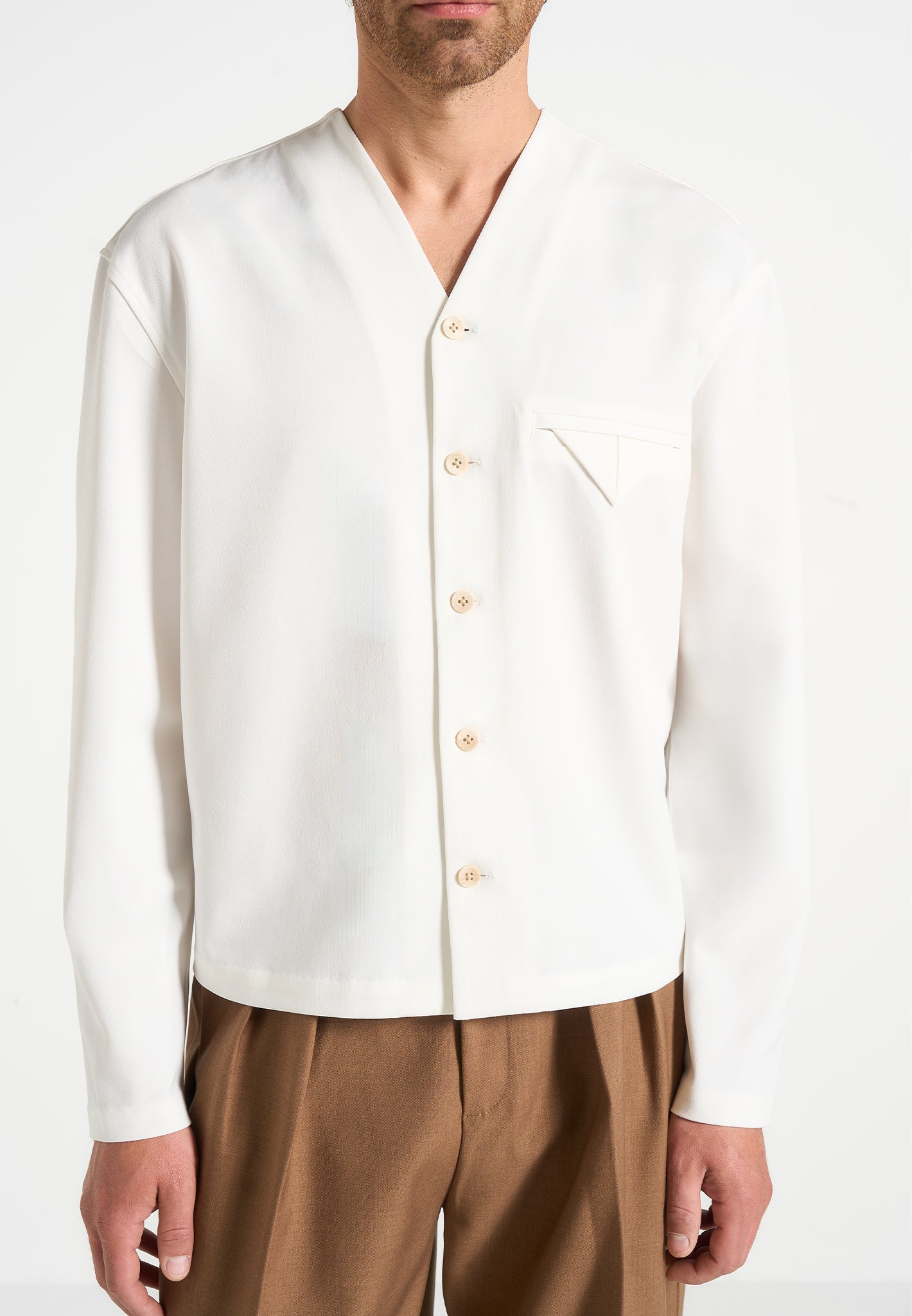 Zac - Boxy V-Neck Long Sleeve Shirt - Off White 