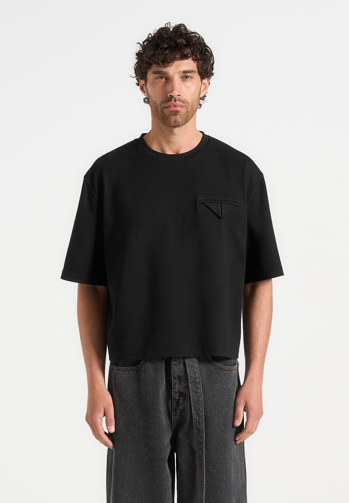 Leon - Boxy Cropped T-Shirt - Black