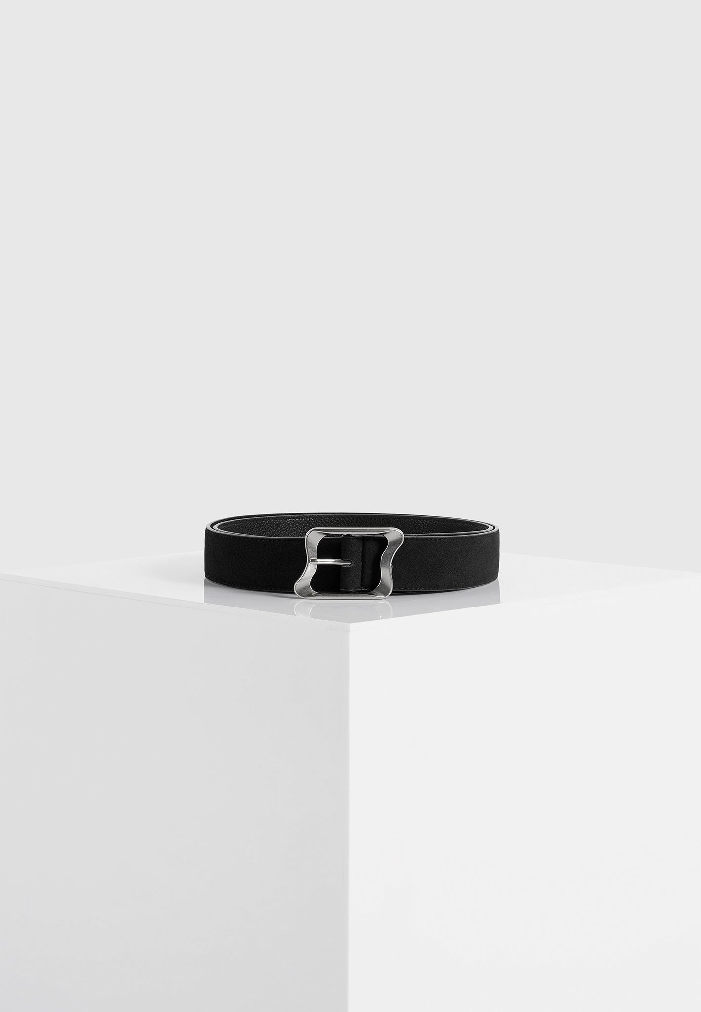 eleanor-suede-leather-statement-buckle-belt-black