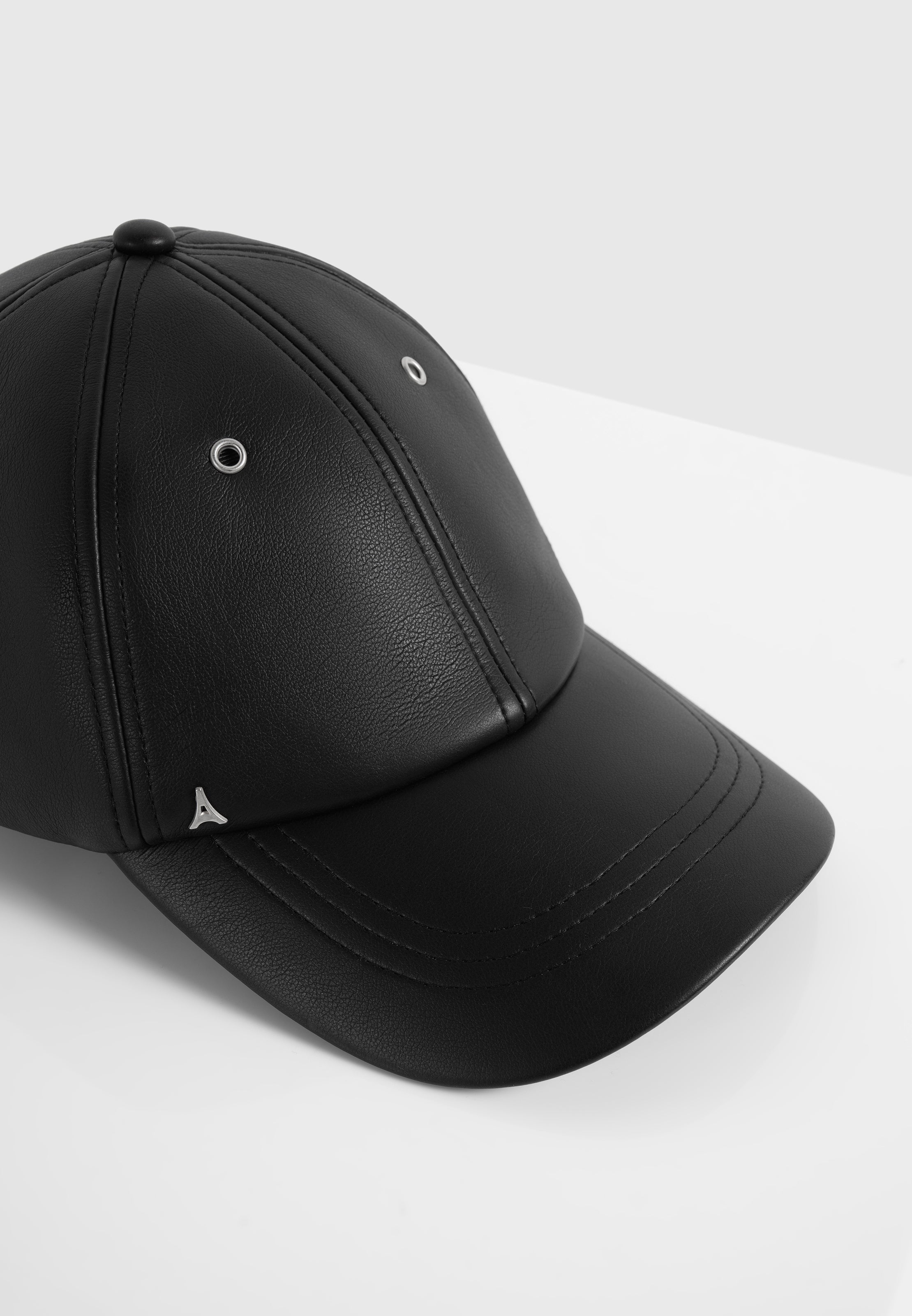 lou-leather-cap-black