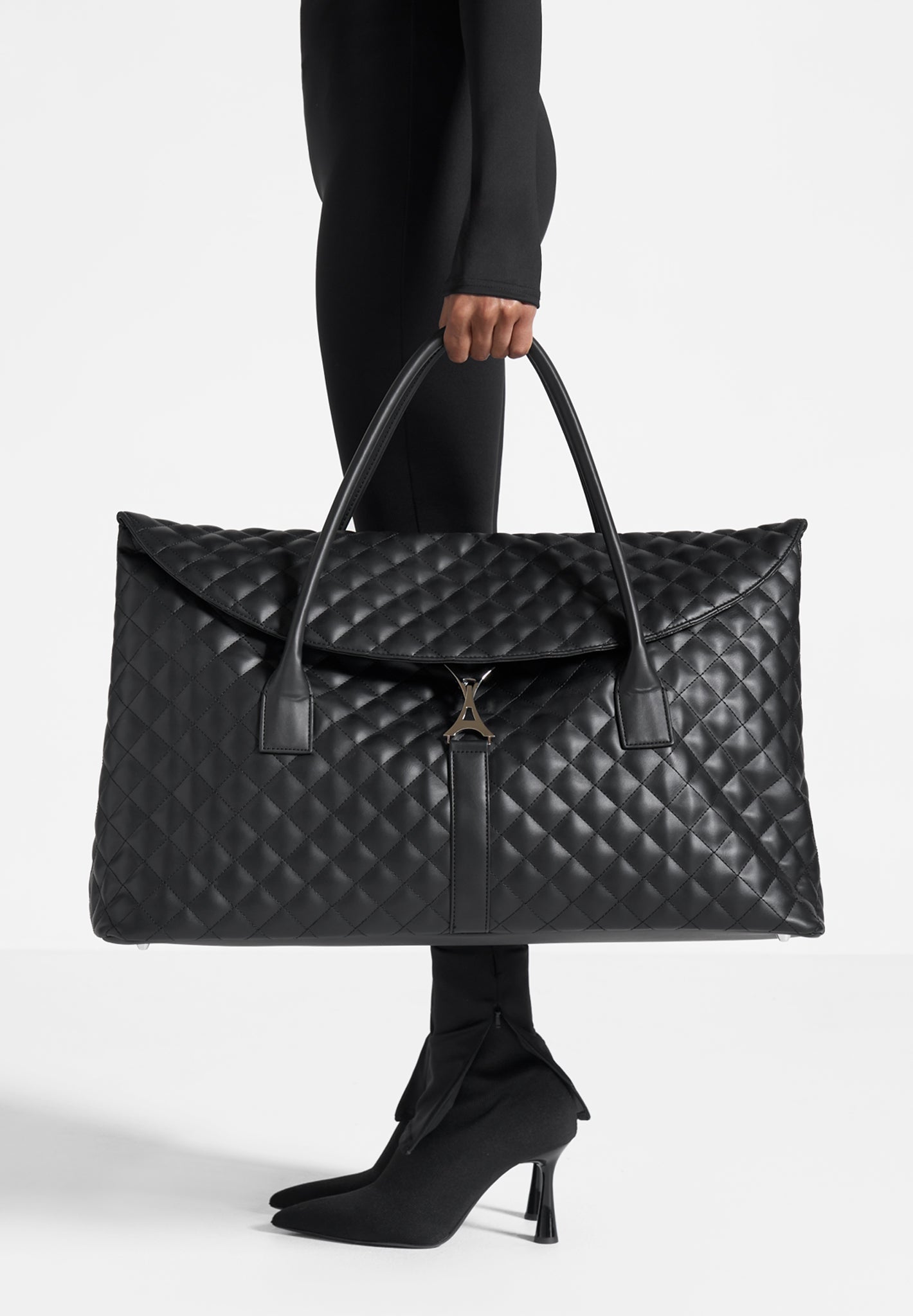 vegan-leather-diamond-quilted-travel-bag-black 