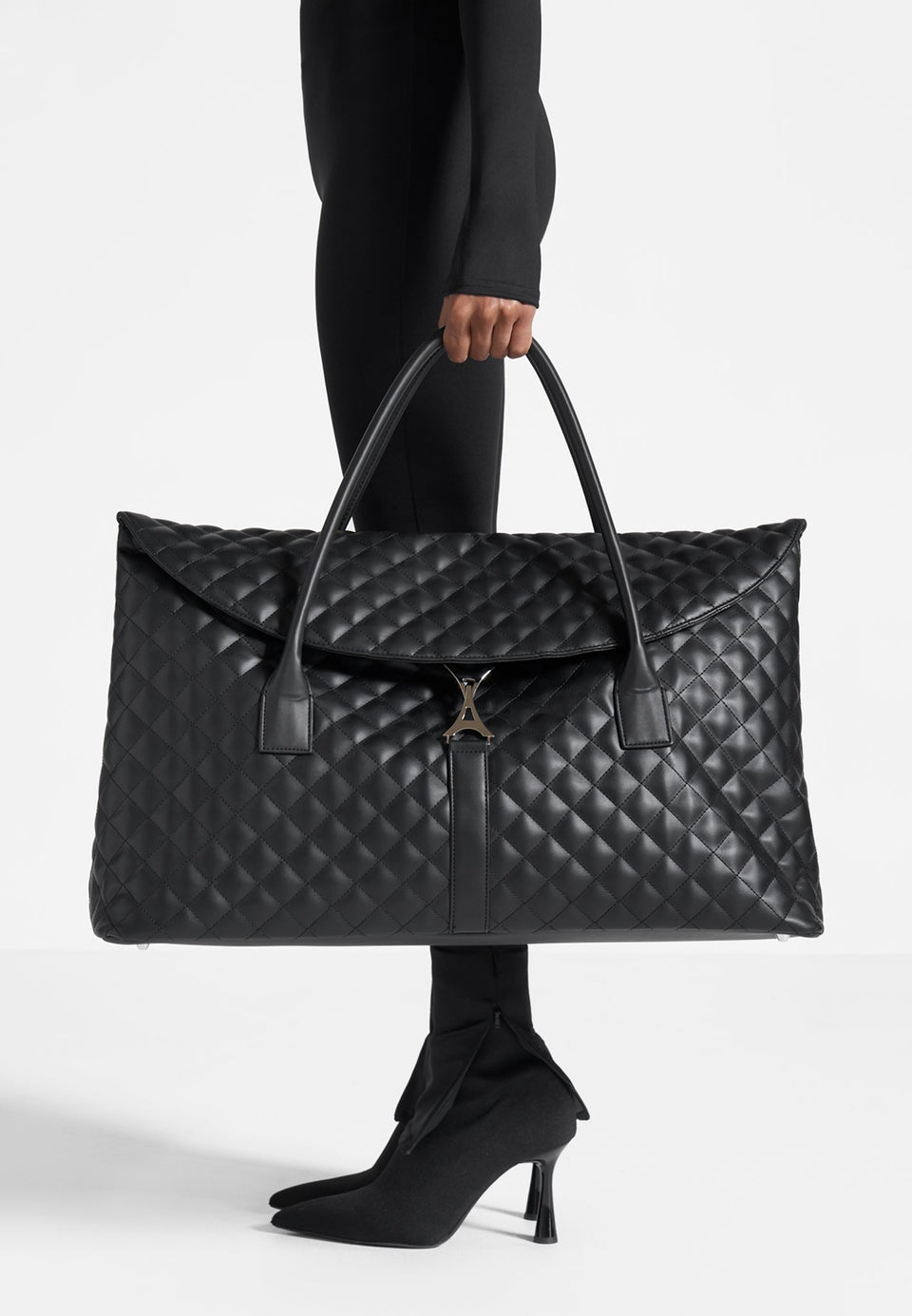leather-diamond-quilted-travel-bag-black