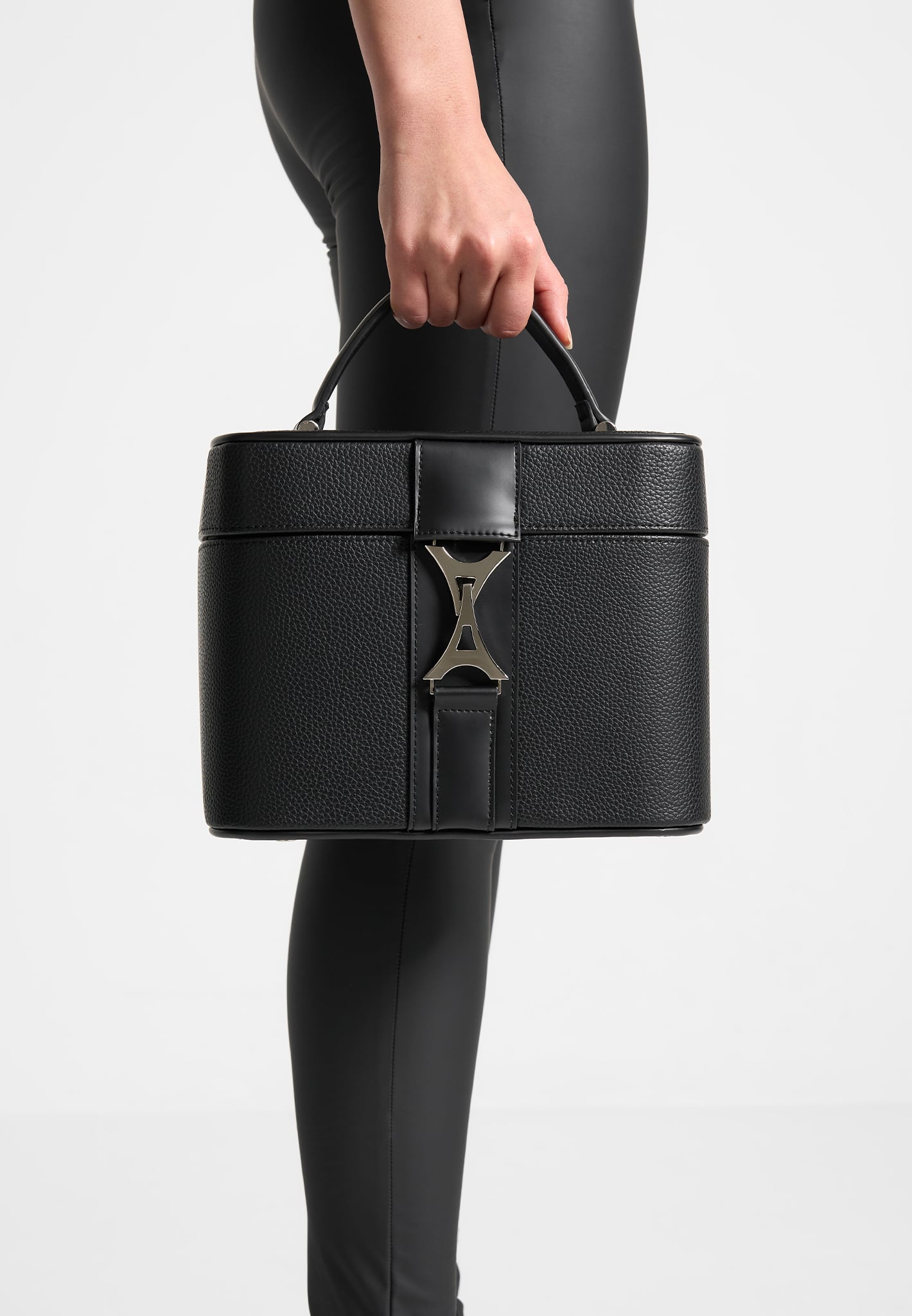 leather-eiffel-clasp-vanity-case-black