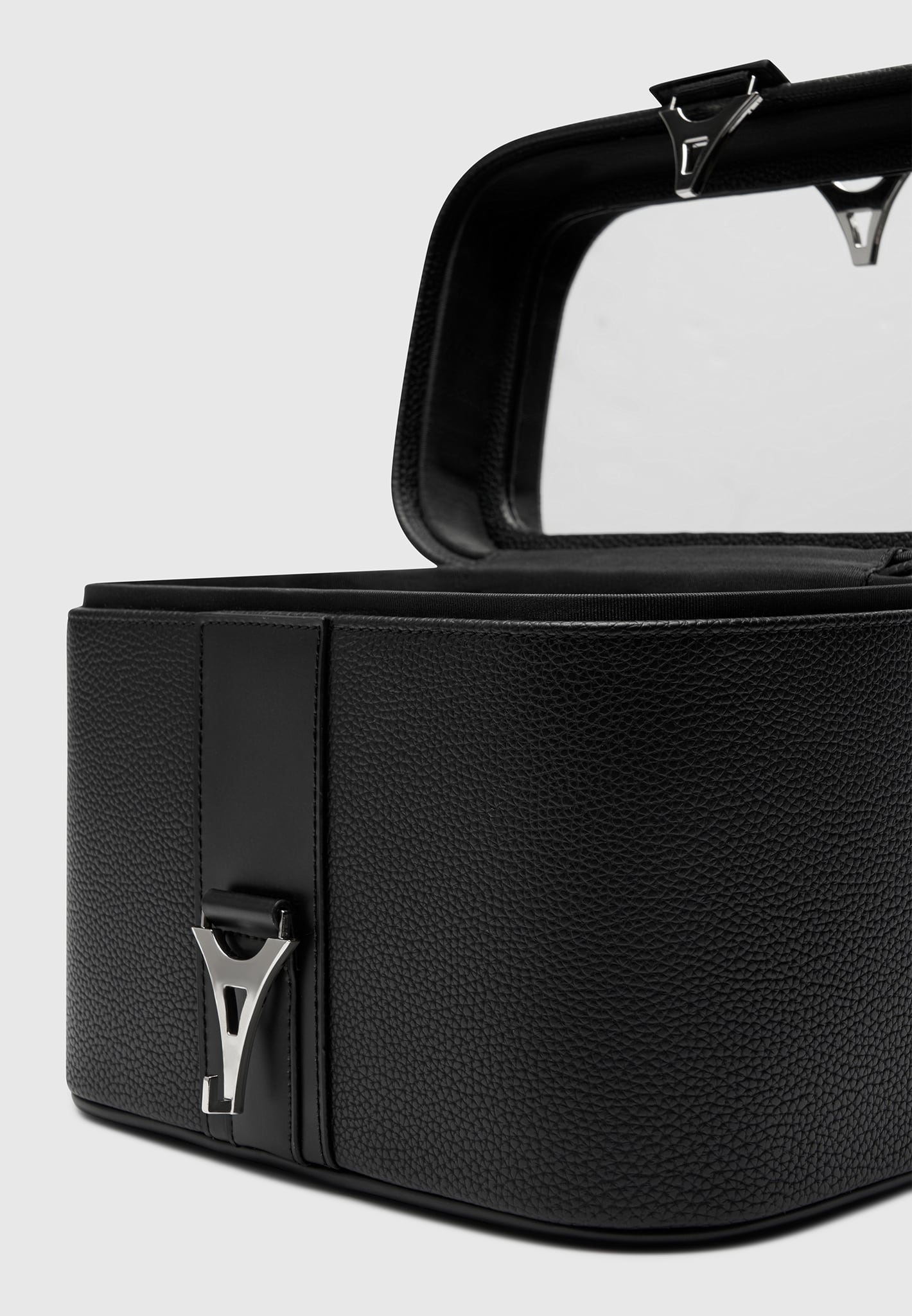 eternelle-vegan-leather-eiffel-clasp-vanity-case-black 