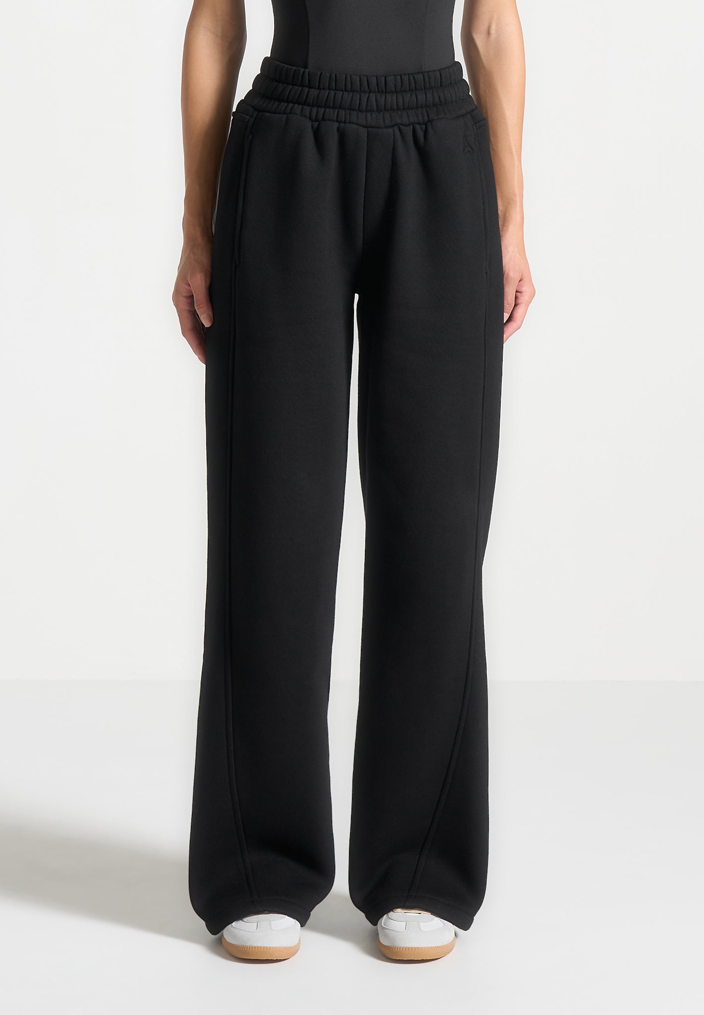 eternelle-relaxed-joggers-black 