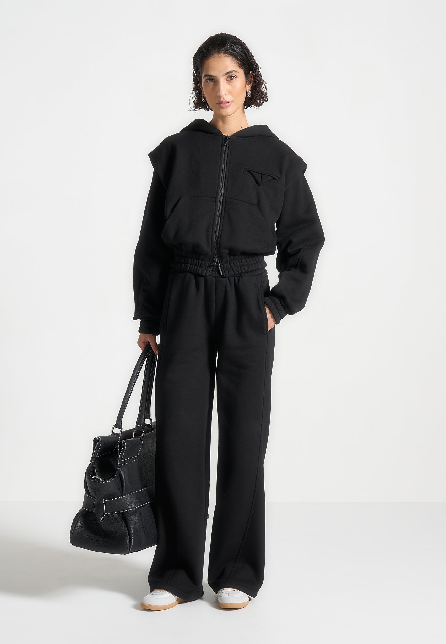 eternelle-relaxed-joggers-black 