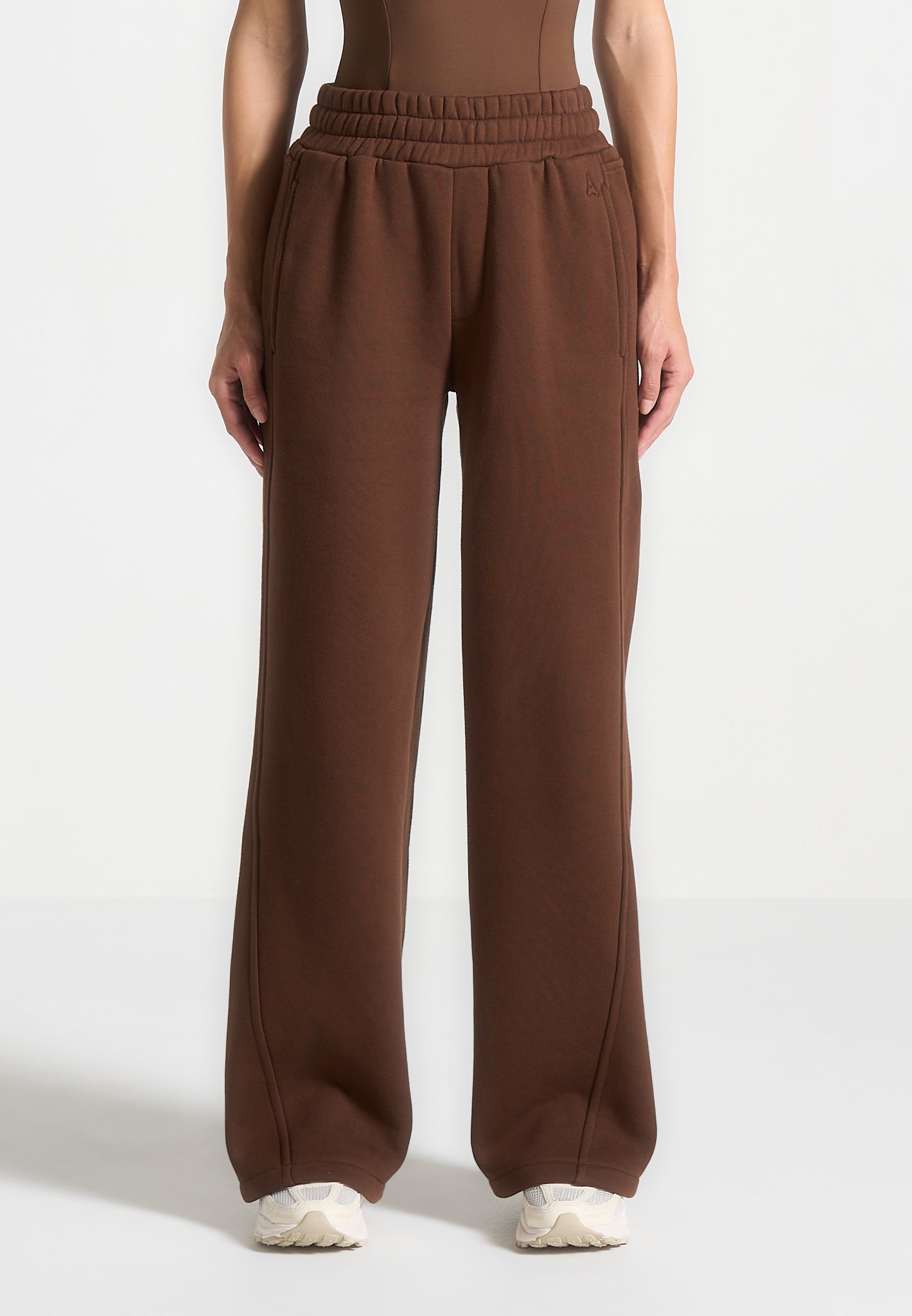 eternelle-relaxed-joggers-brown 