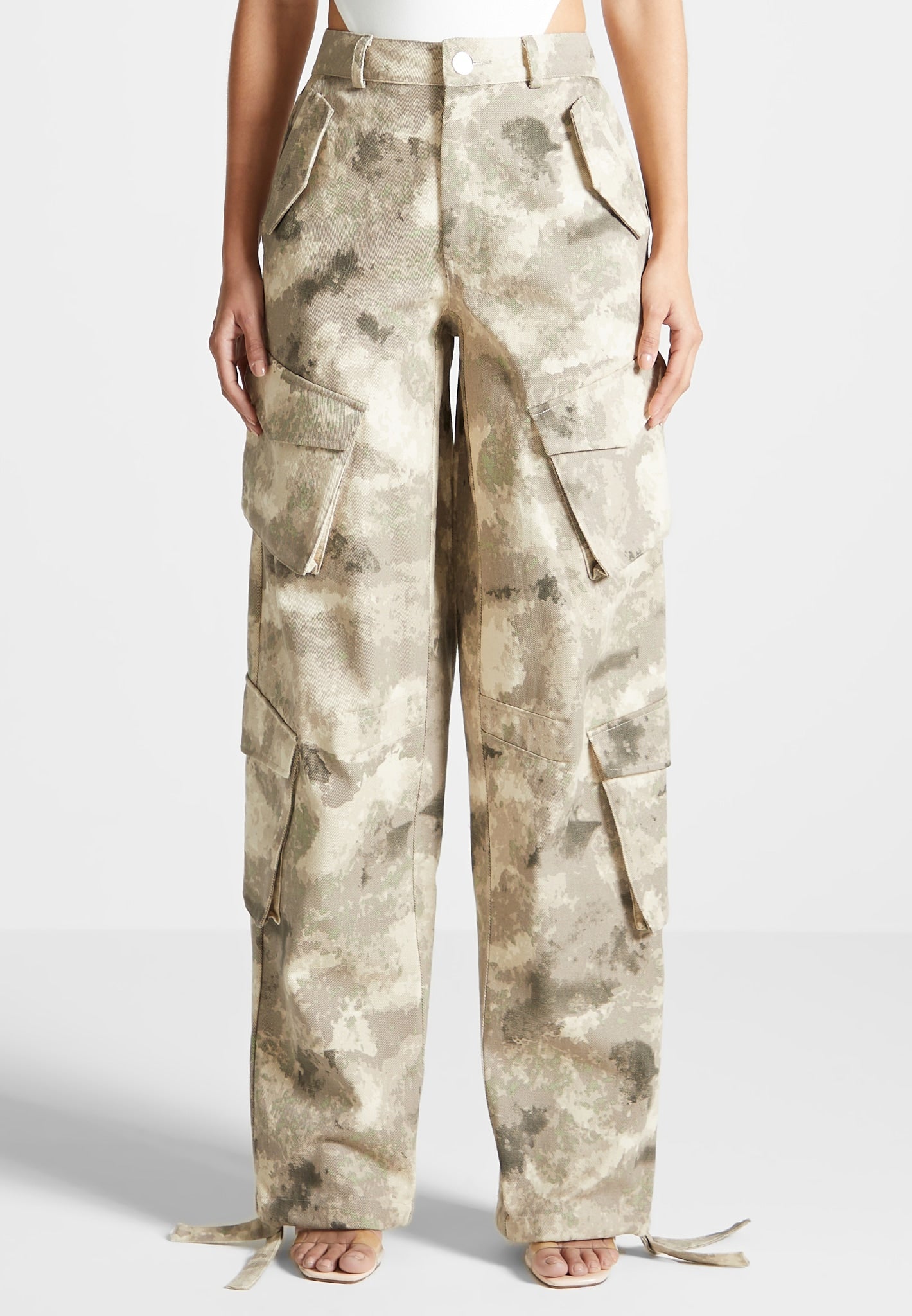 high-waisted-camo-cargo-pants-beige 