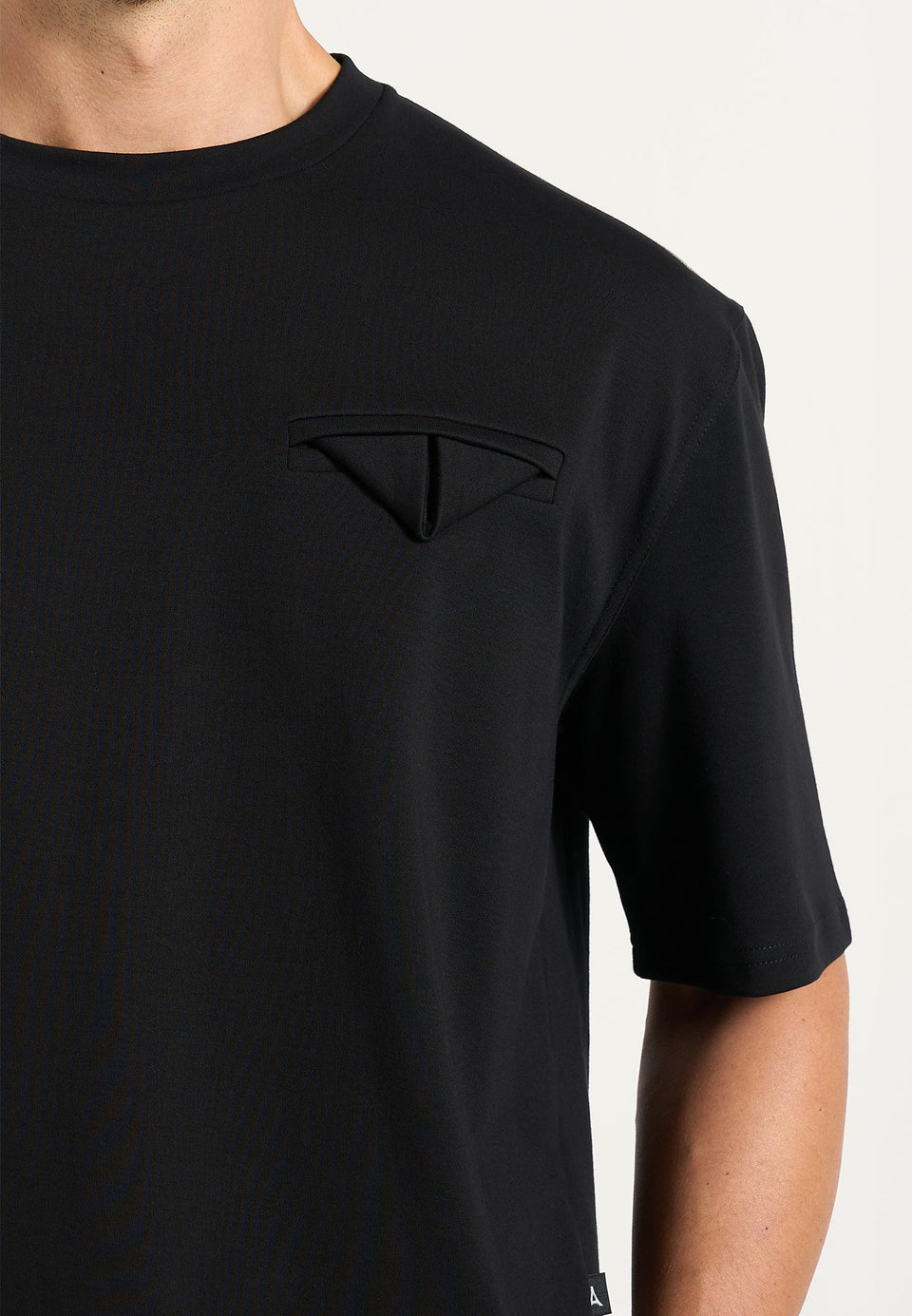 Leon - Boxy Cropped T-Shirt - Black