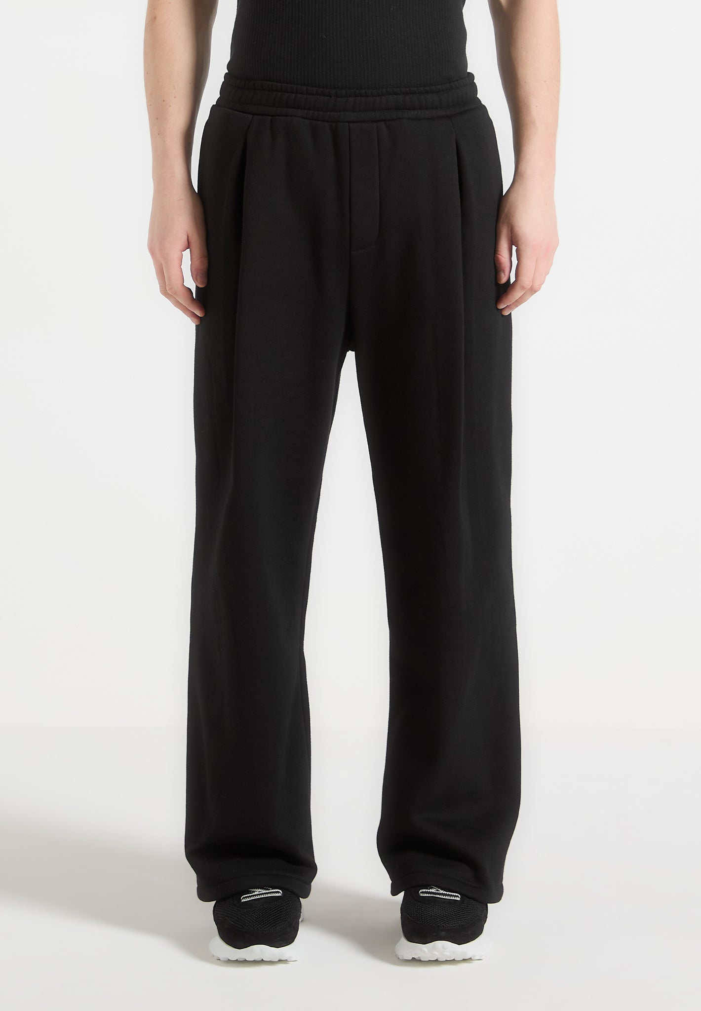 eternel-twin-pleated-relaxed-jogger-black 