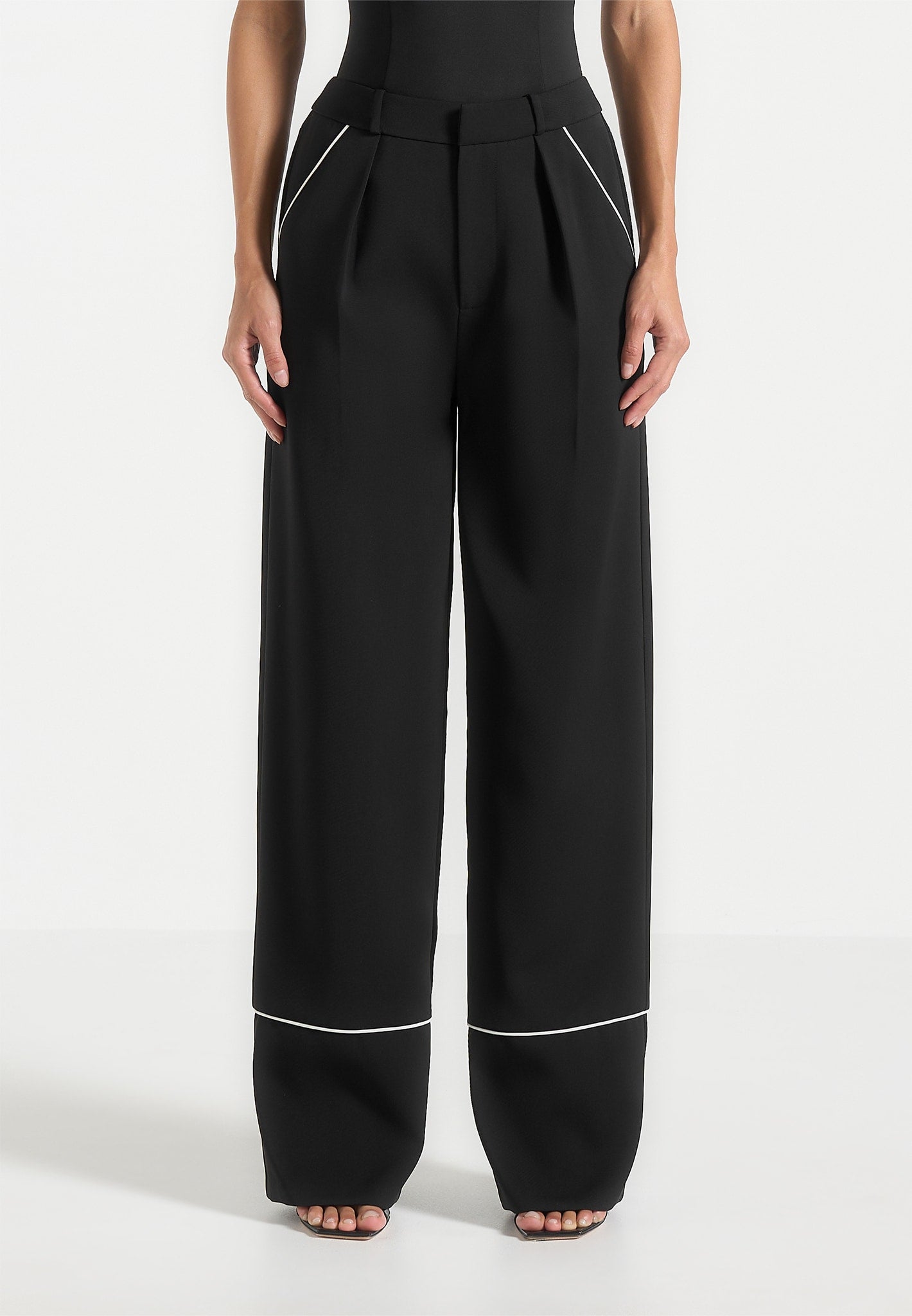 Mina - Contrast Piped Pleated Trousers - Black/White