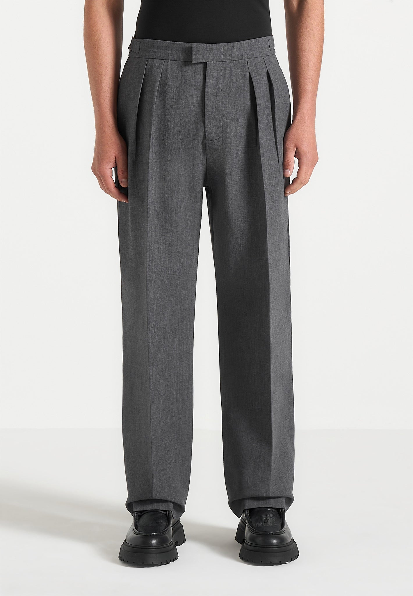 pierre-relaxed-fit-hatched-pleated-tailored-trousers-dark-grey