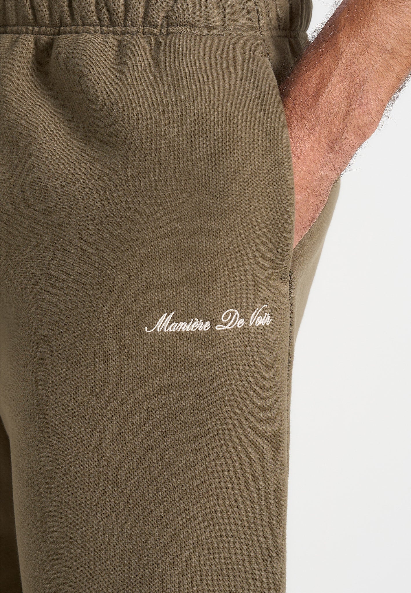js005-signature-regular-fit-cuffed-joggers-olive