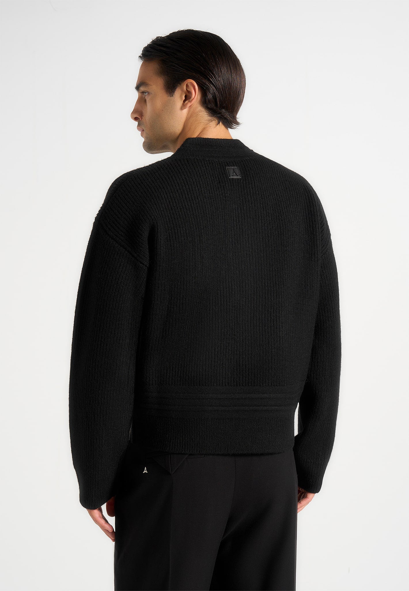 remi-v-neck-signature-knit-jumper-black