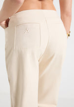 pleated-boyfriend-jeans-ecru