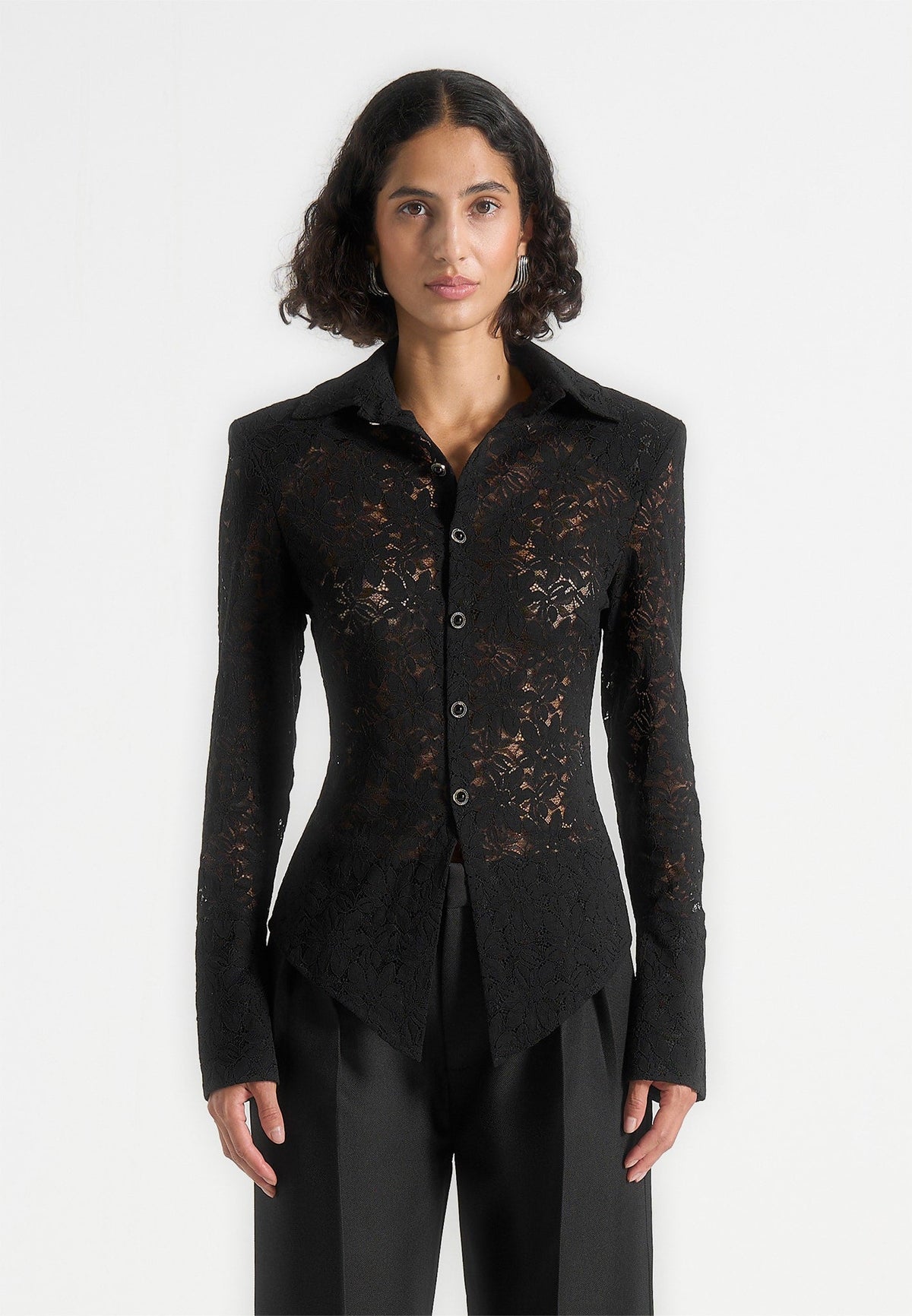 sila-wide-shoulder-lace-angled-shirt-black