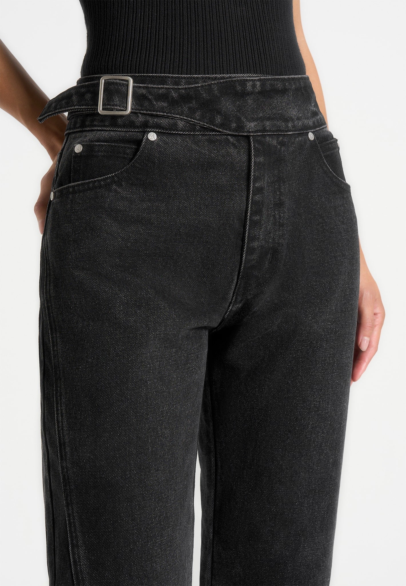 Loane - Twist Leg Boyfriend Jeans With Waist Adjuster - Washed Black 
