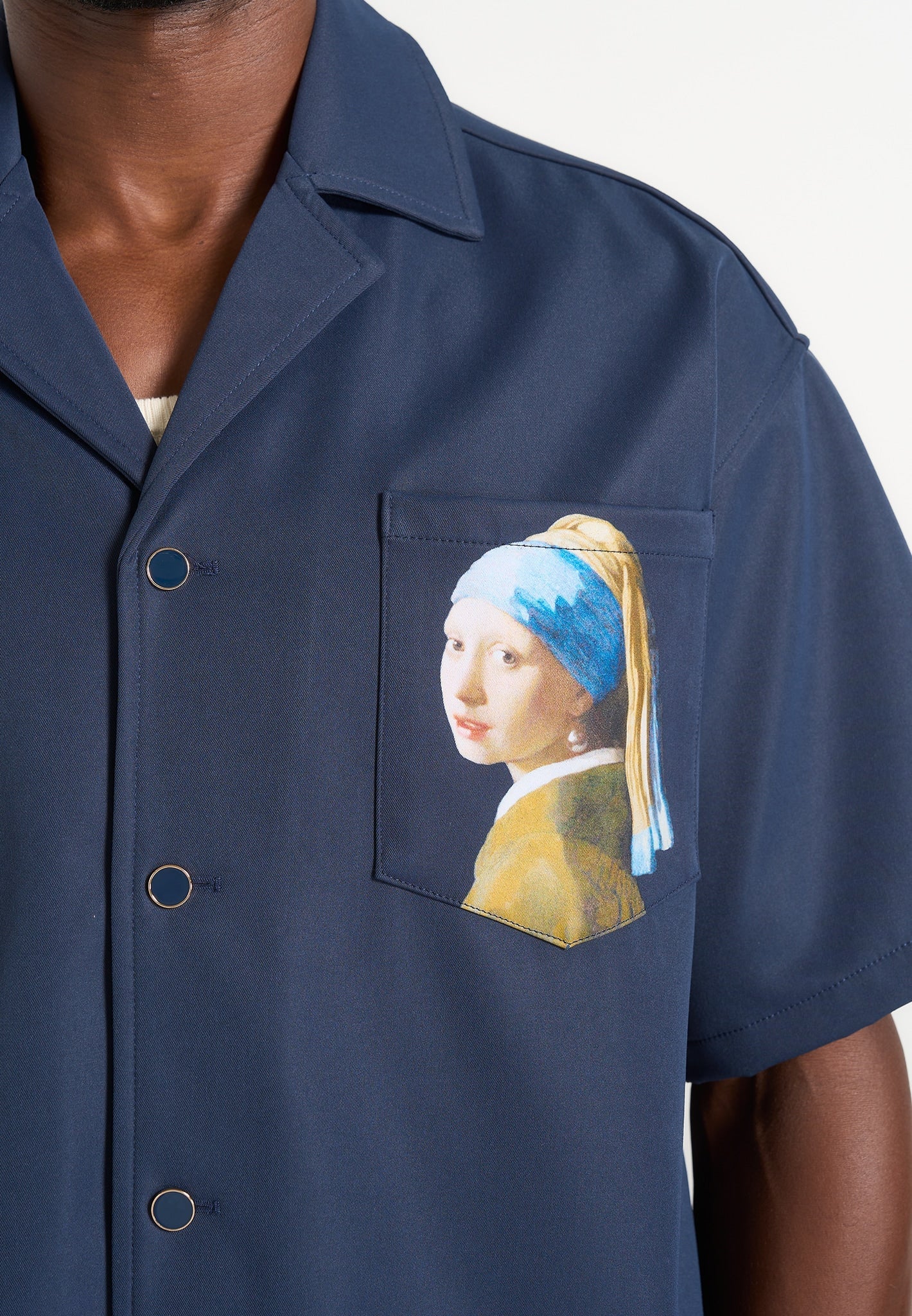 stephane-a-girl-with-a-pearl-earring-boxy-shirt-indigo