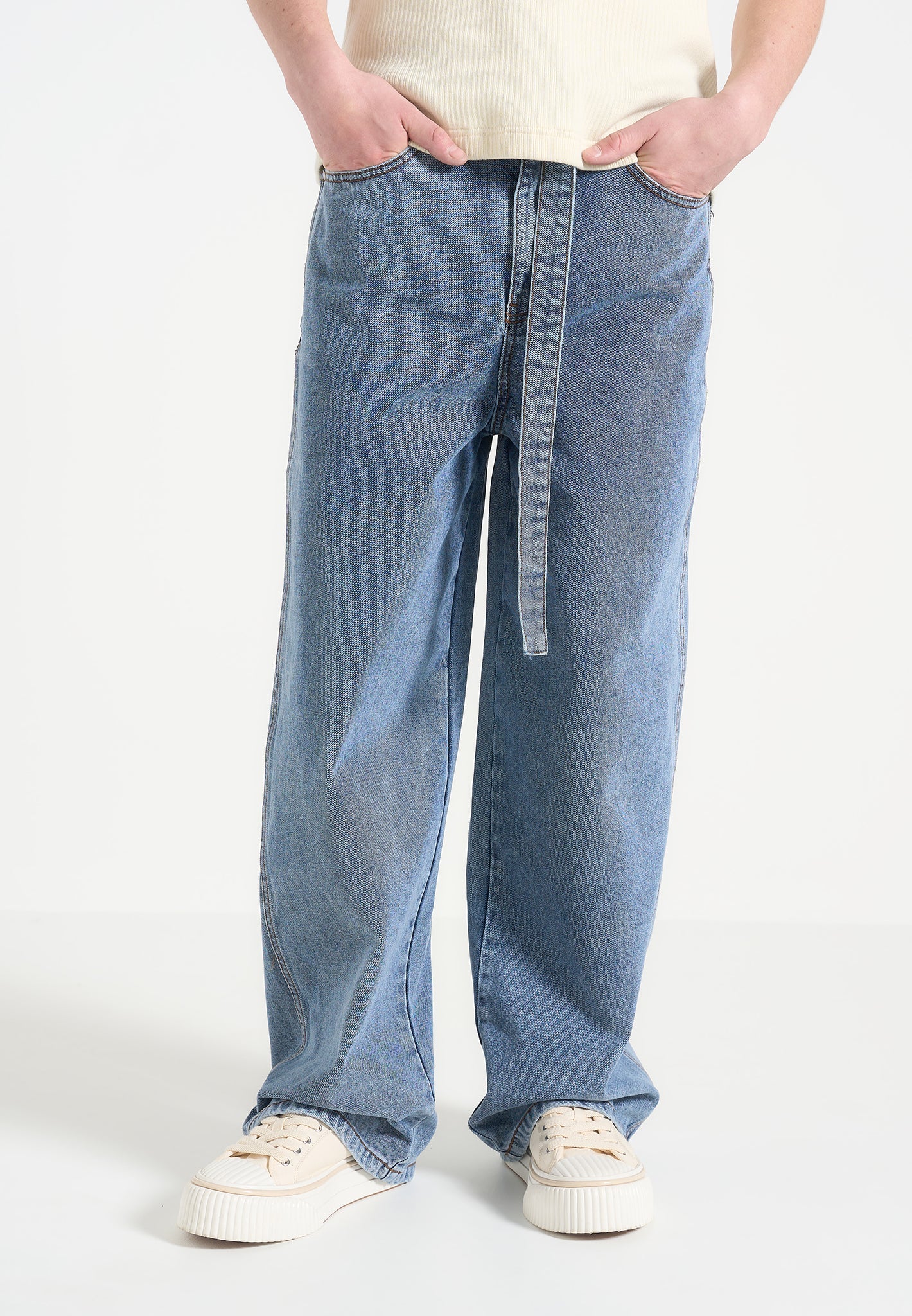 wide-leg-belted-jeans-blue-wash 