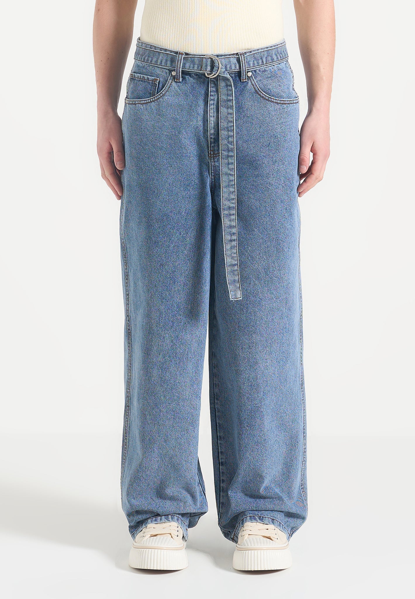wide-leg-belted-jeans-blue-wash 