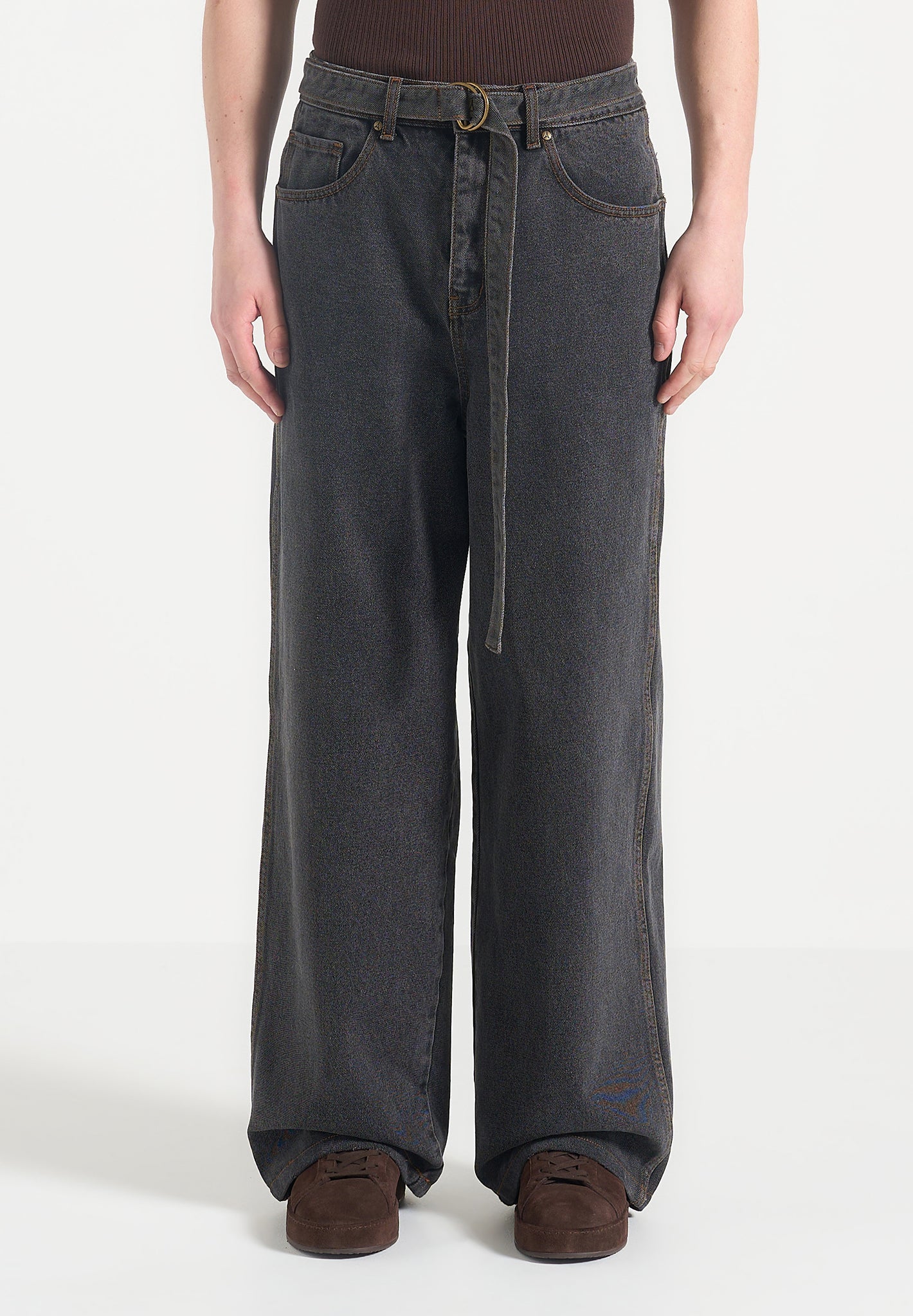 wide-leg-belted-jeans-black-wash 