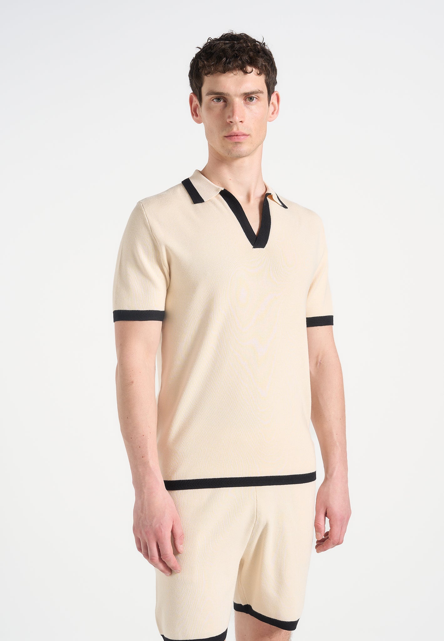 contrast-detail-knit-polo-shirt-cream 