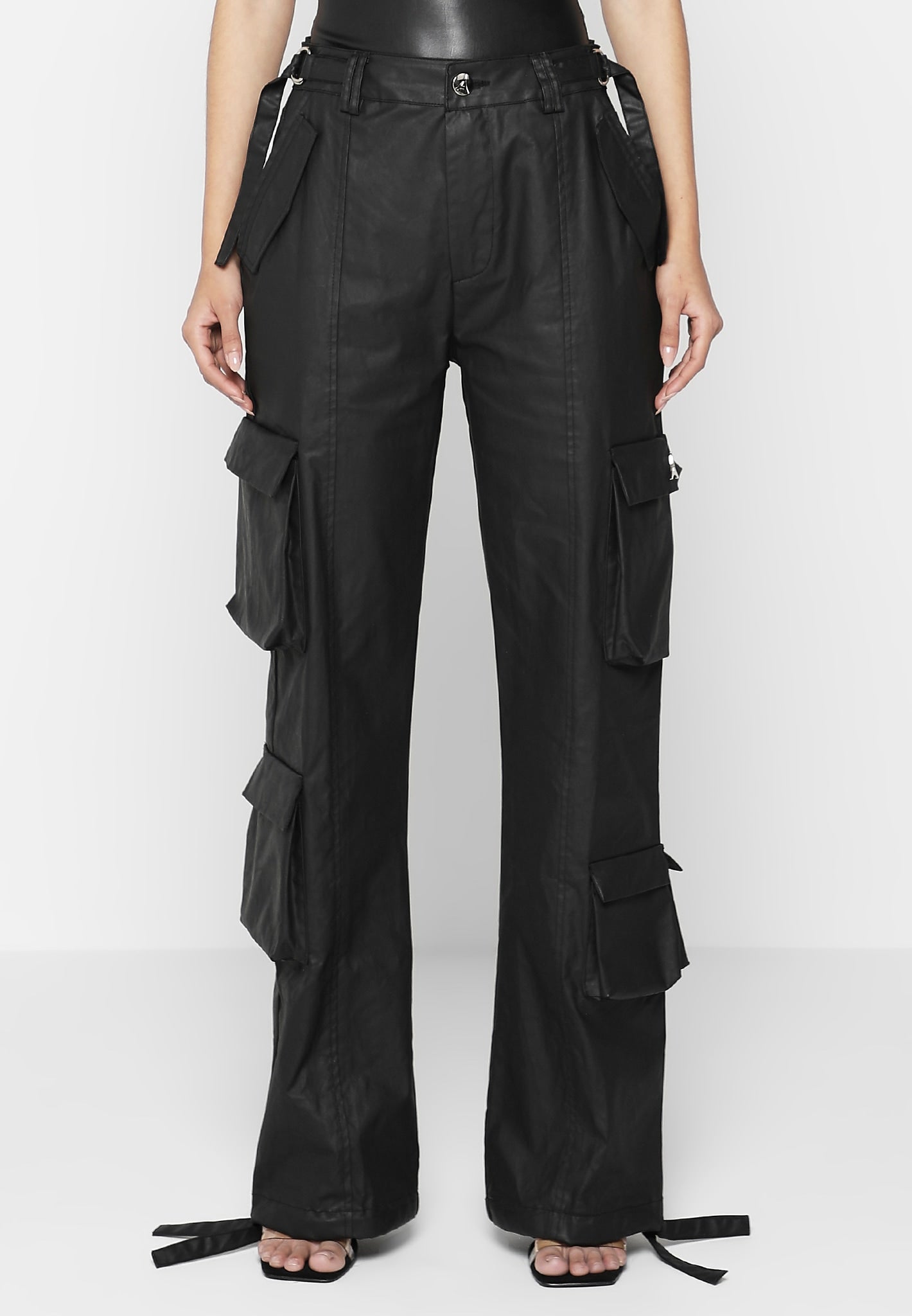 mid-rise-waxed-cargo-pants-black 