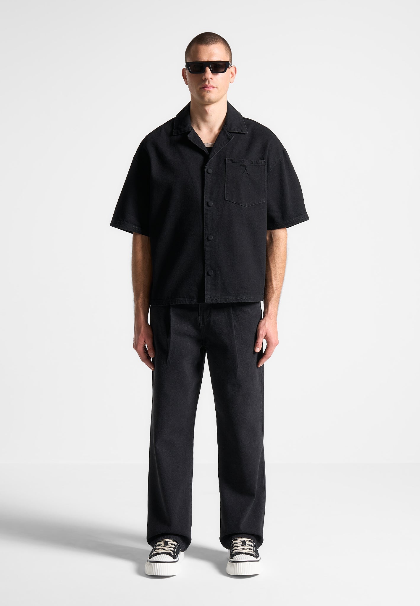 pleated-jeans-washed-black 