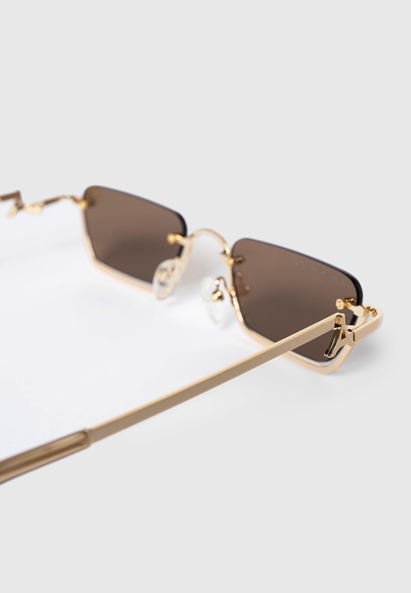 Kai - Rectangular Frameless Sunglasses - Gold