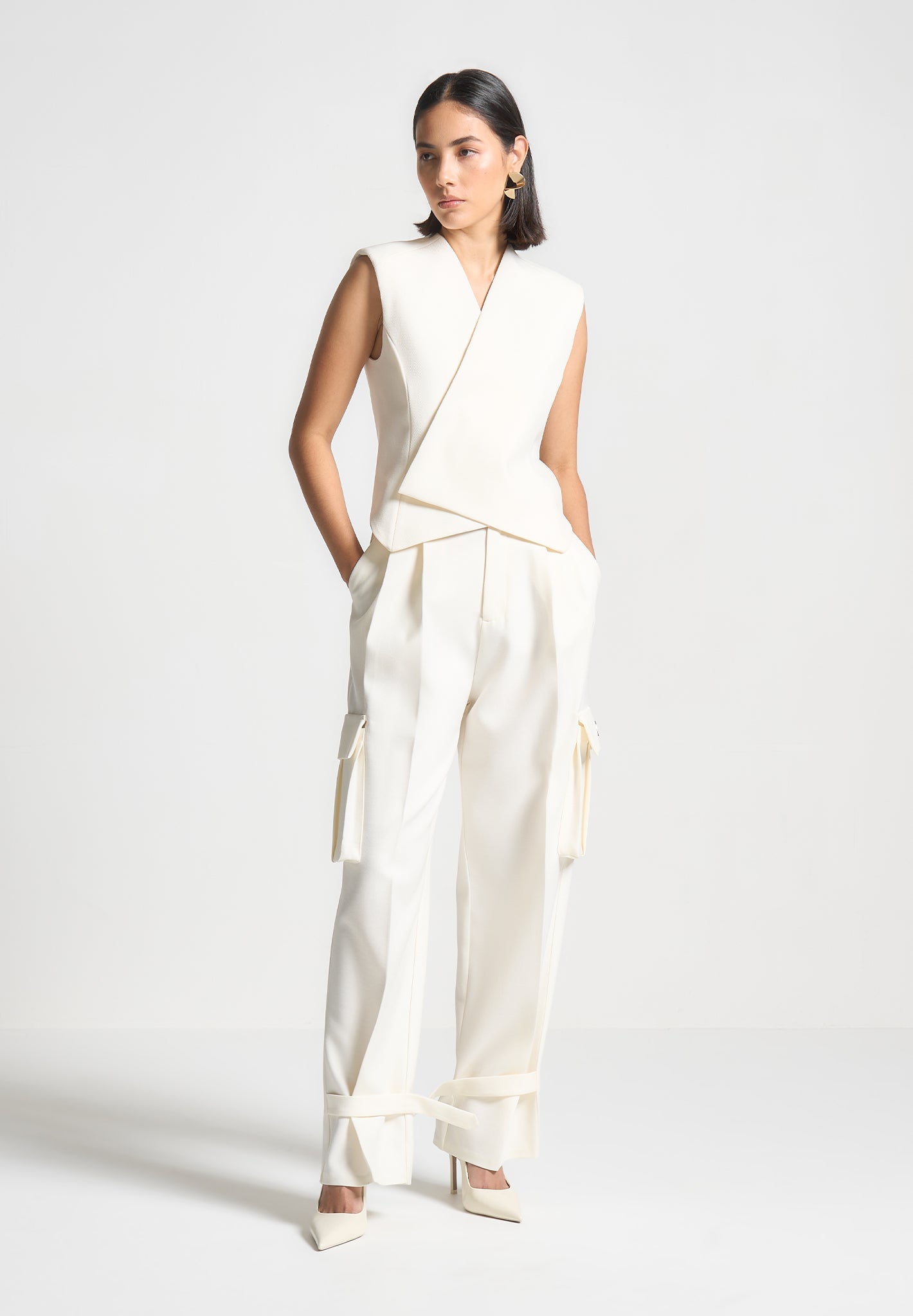 tailored-pleated-cargo-trousers-cream 