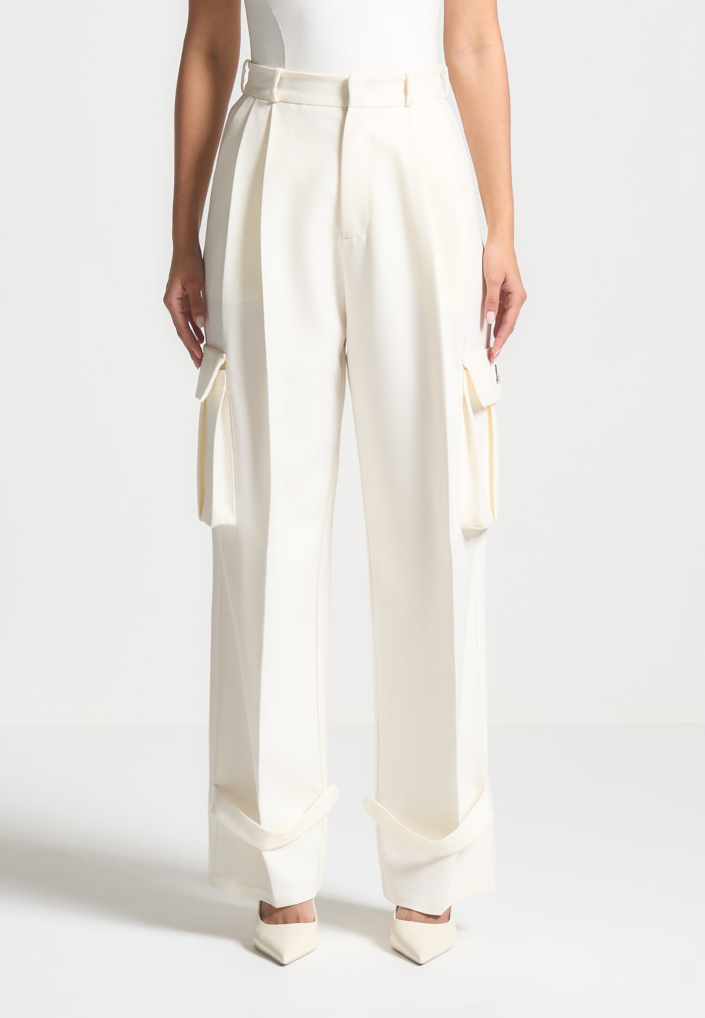 tailored-pleated-cargo-trousers-cream 