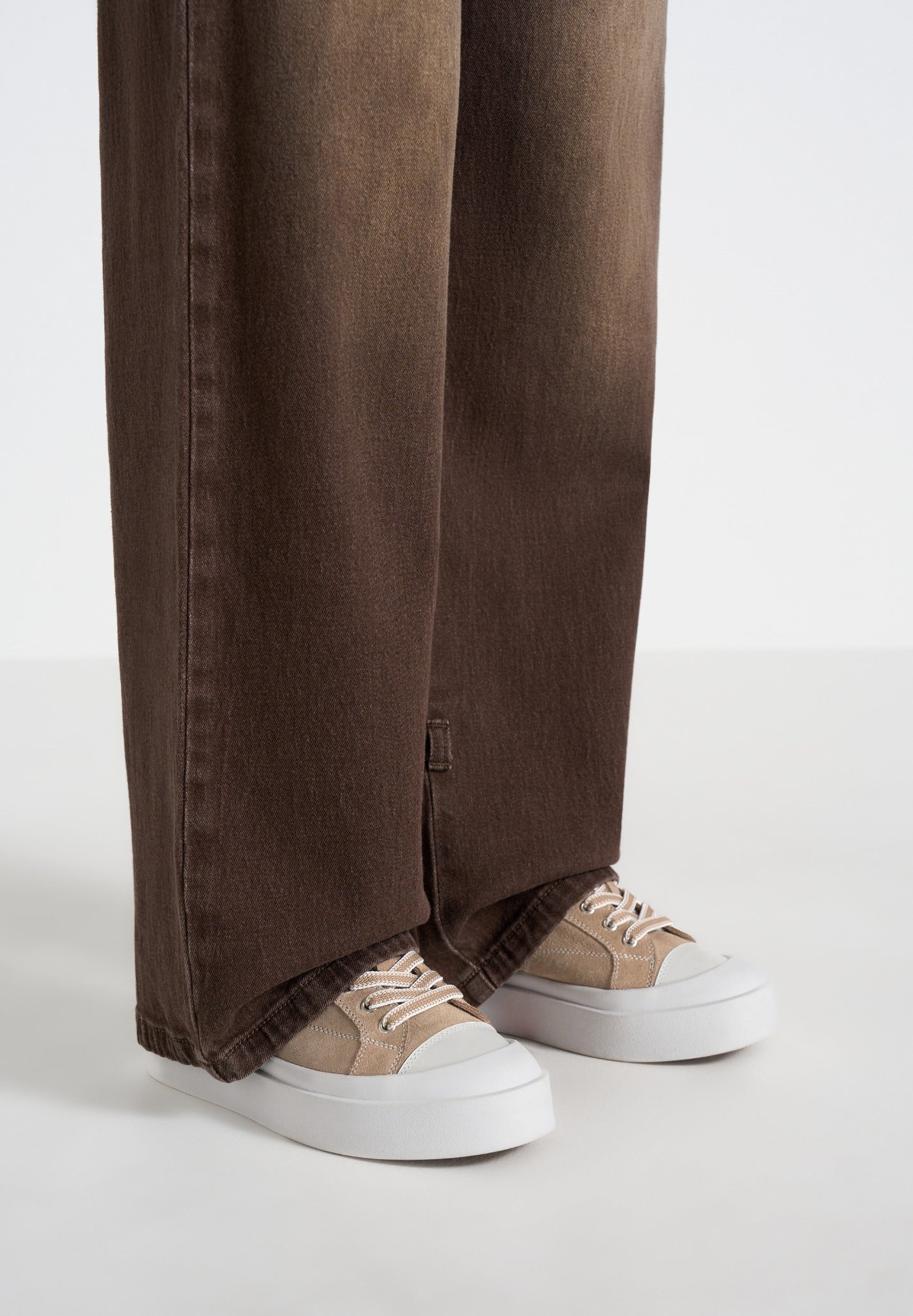 womens-vienna-suede-contrast-stitch-sneaker-beige 