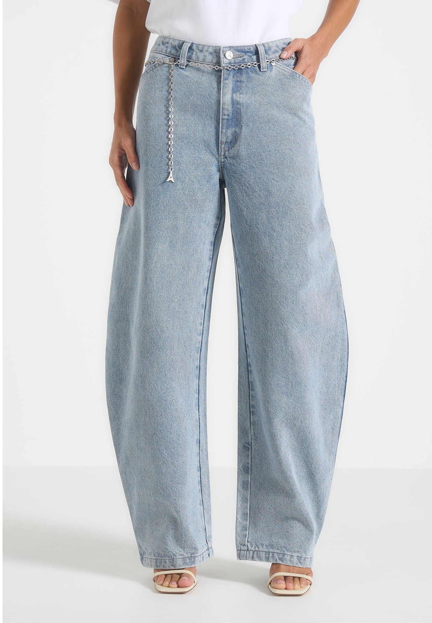 Enora - Hourglass Jean With Chain - Mid Blue 