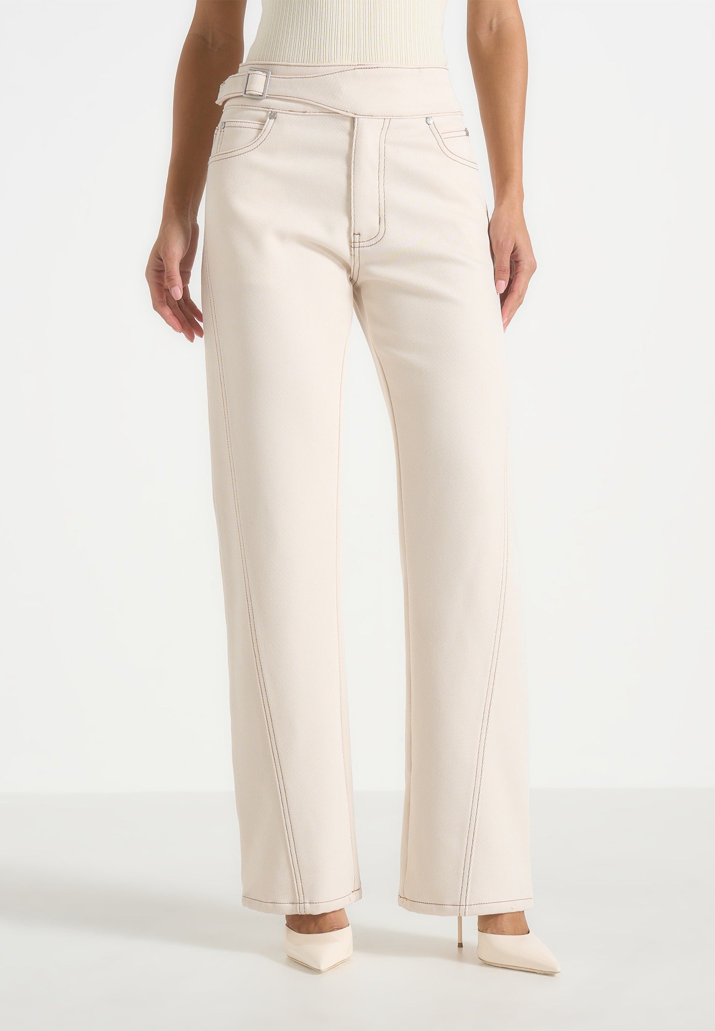Loane - Twist Leg Boyfriend Jeans With Waist Adjuster - Cream 