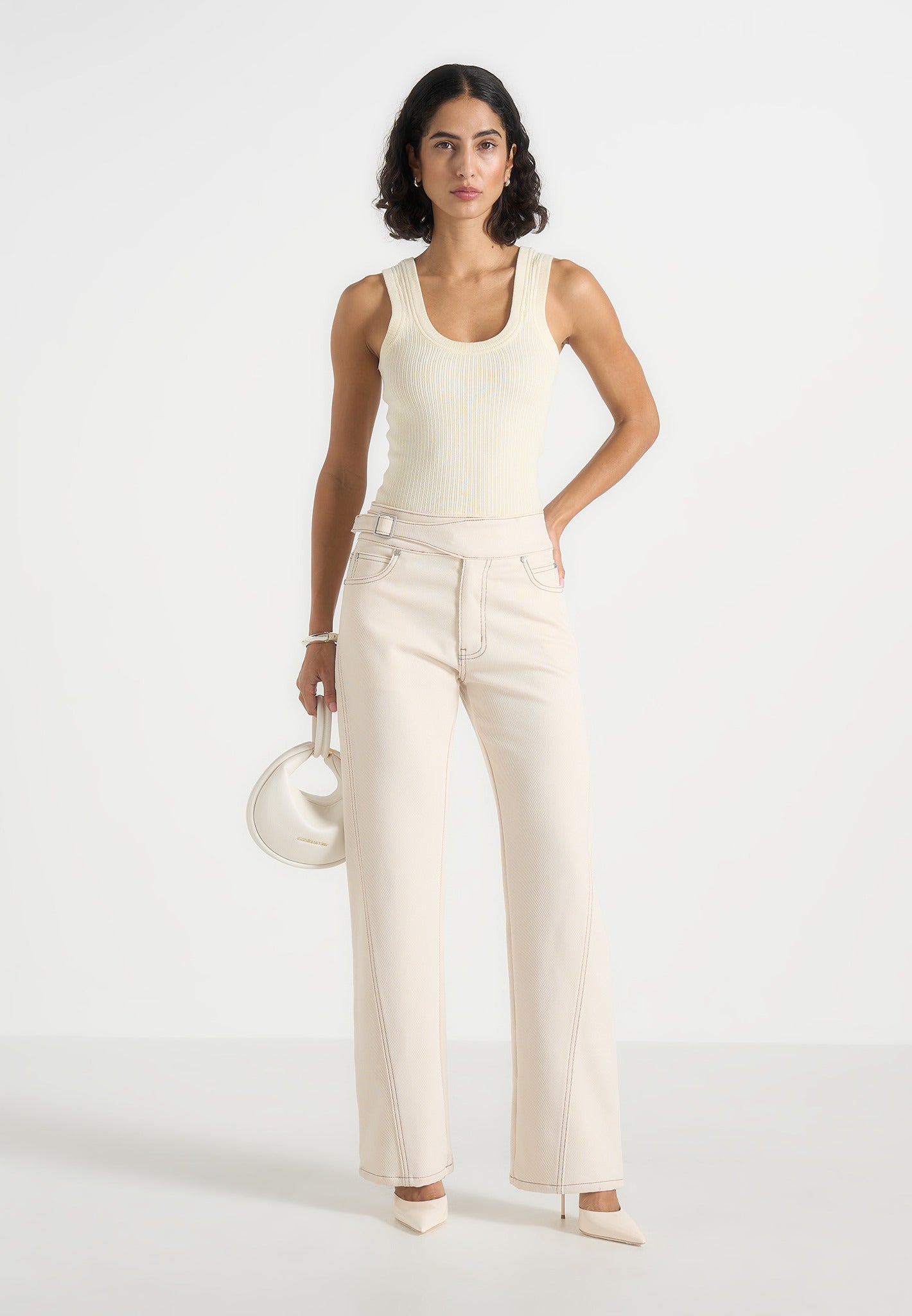 Loane - Twist Leg Boyfriend Jeans With Waist Adjuster - Cream 