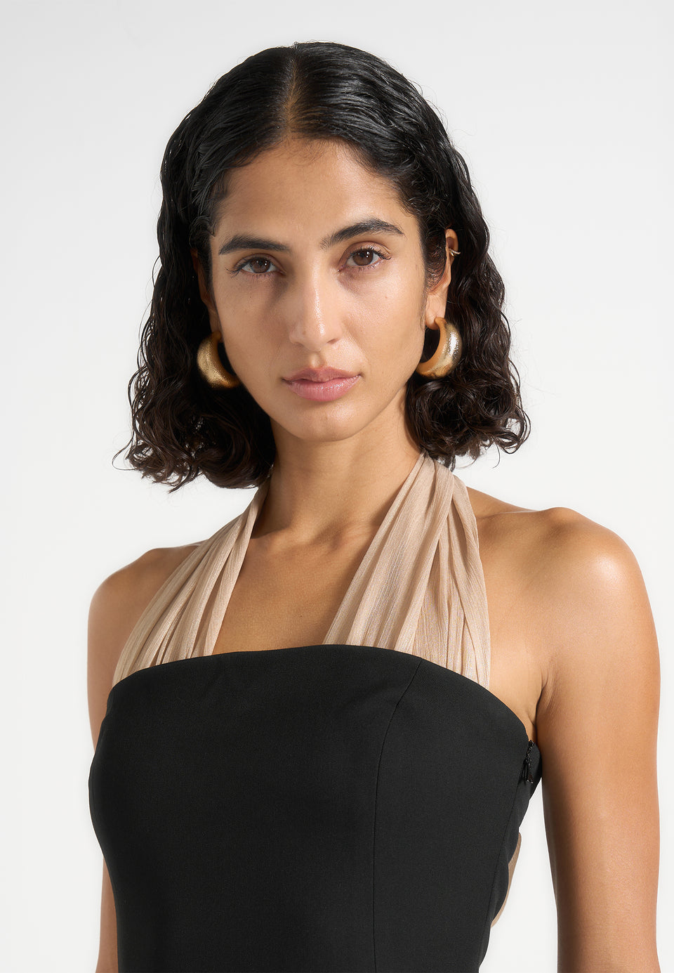 Fiore - Halter Neck Mini Dress With Long Sash - Black / Champagne