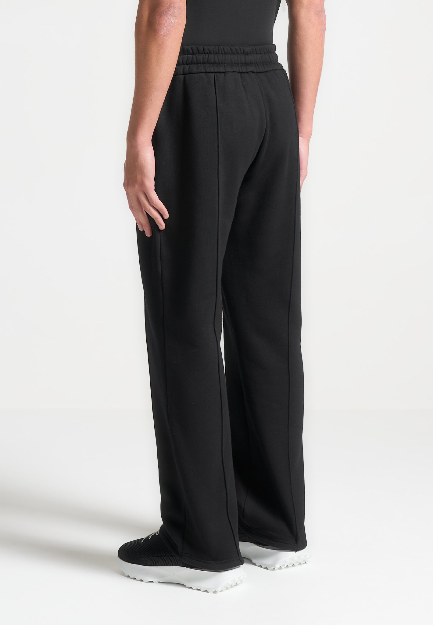 eternel-pintuck-joggers-black