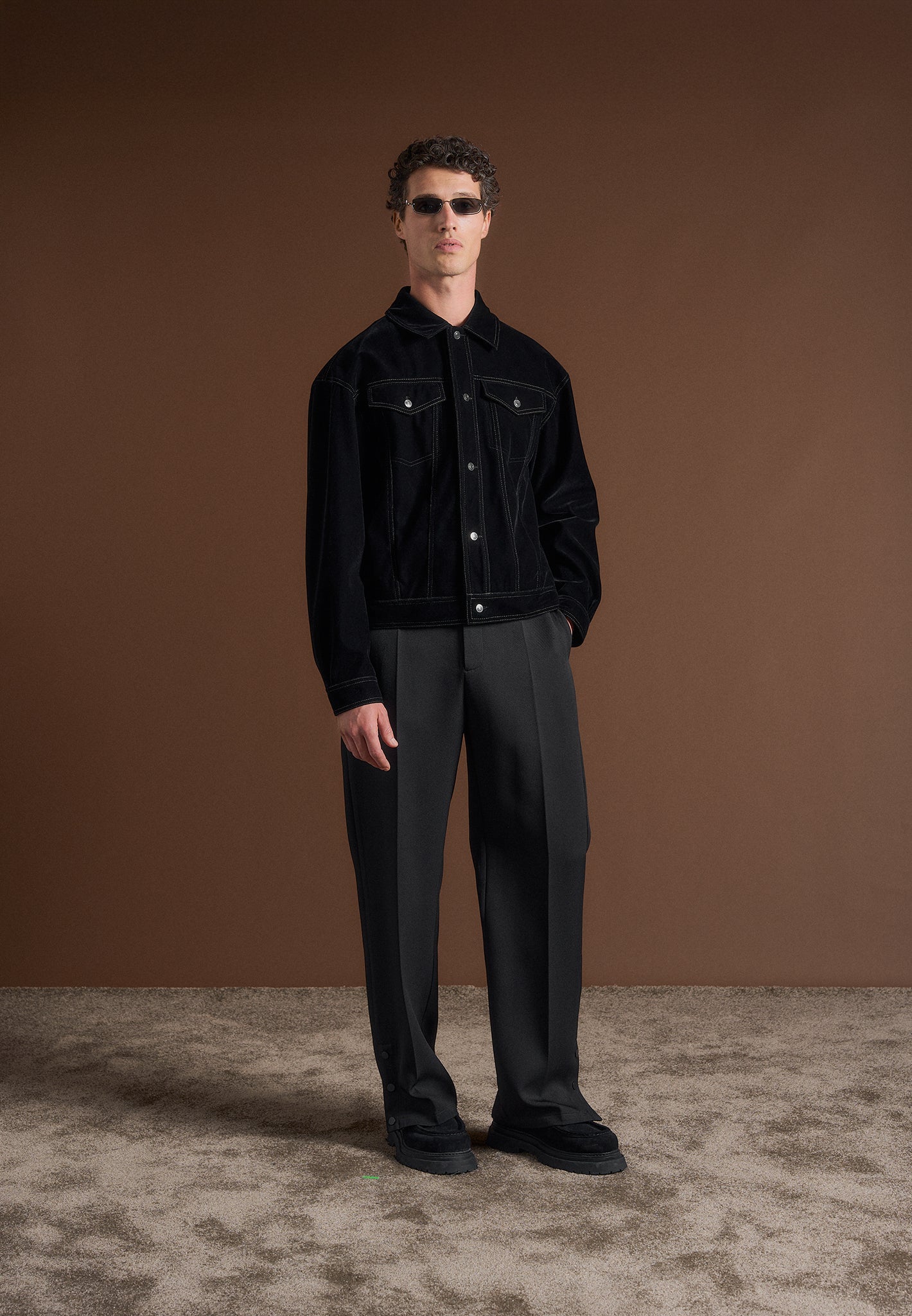 velvet-contrast-stitch-trucker-jacket-black 