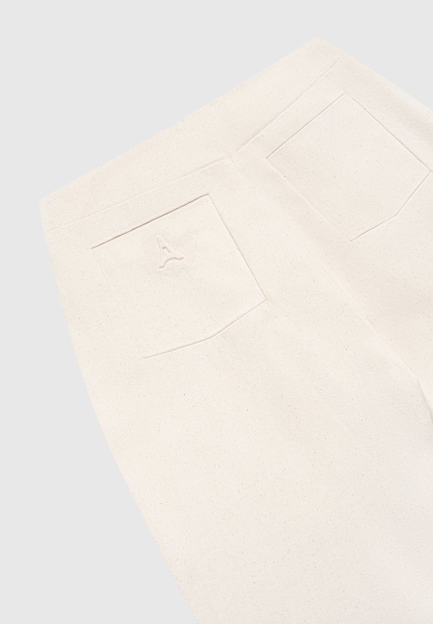 pleated-boyfriend-jeans-ecru