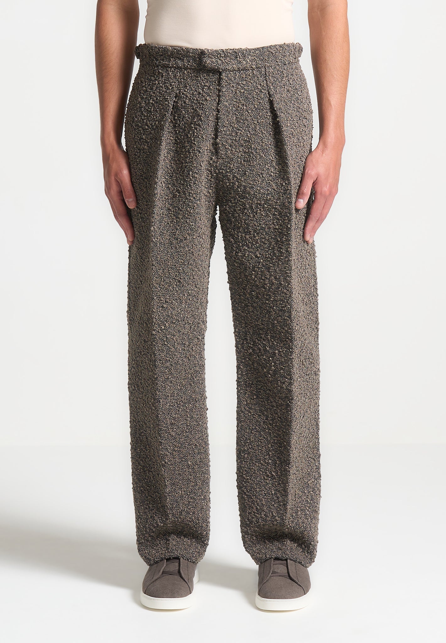 relaxed-fit-boucle-pleated-tailored-trousers-brown 