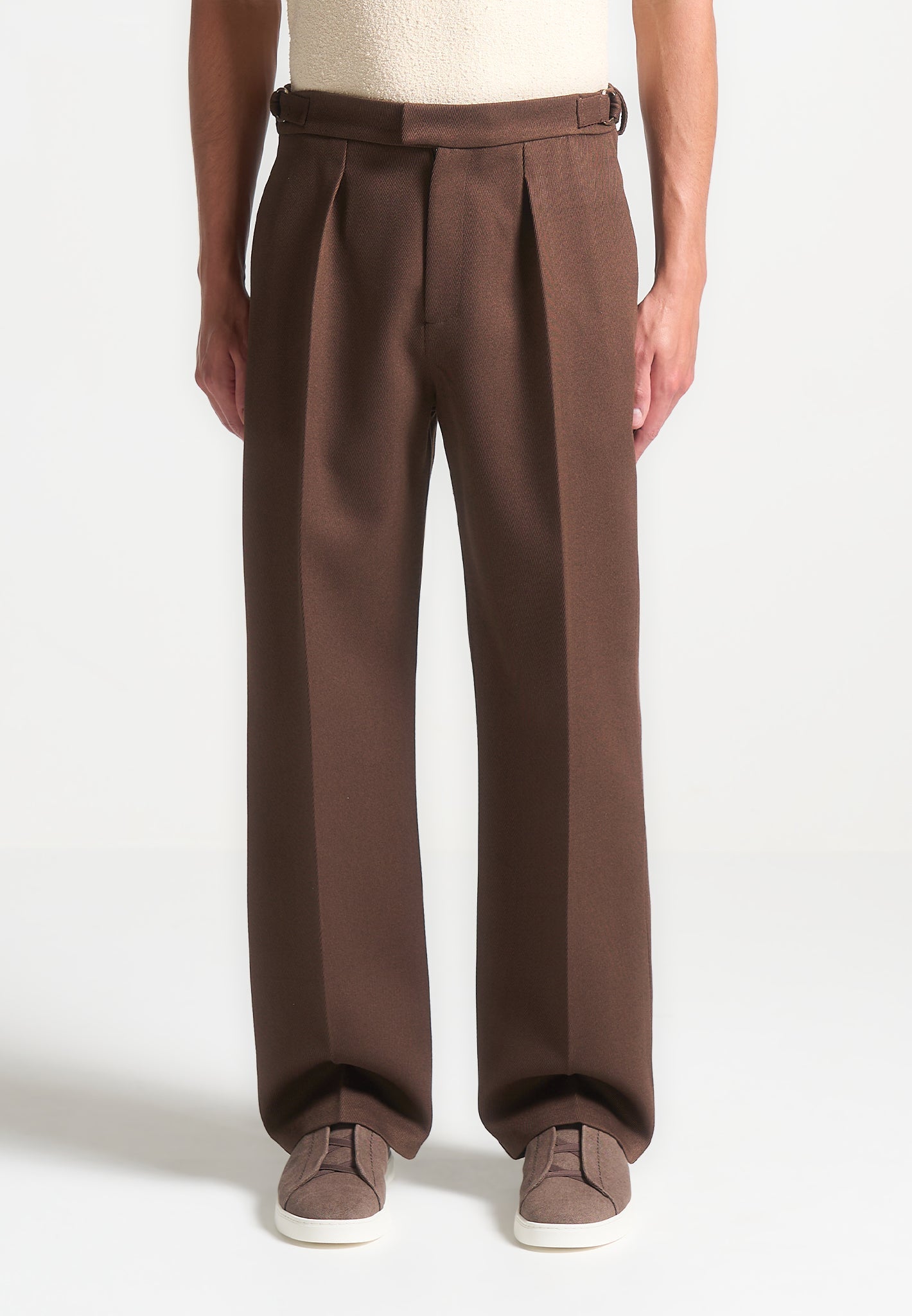 relaxed-fit-twill-pleated-tailored-trousers-brown 