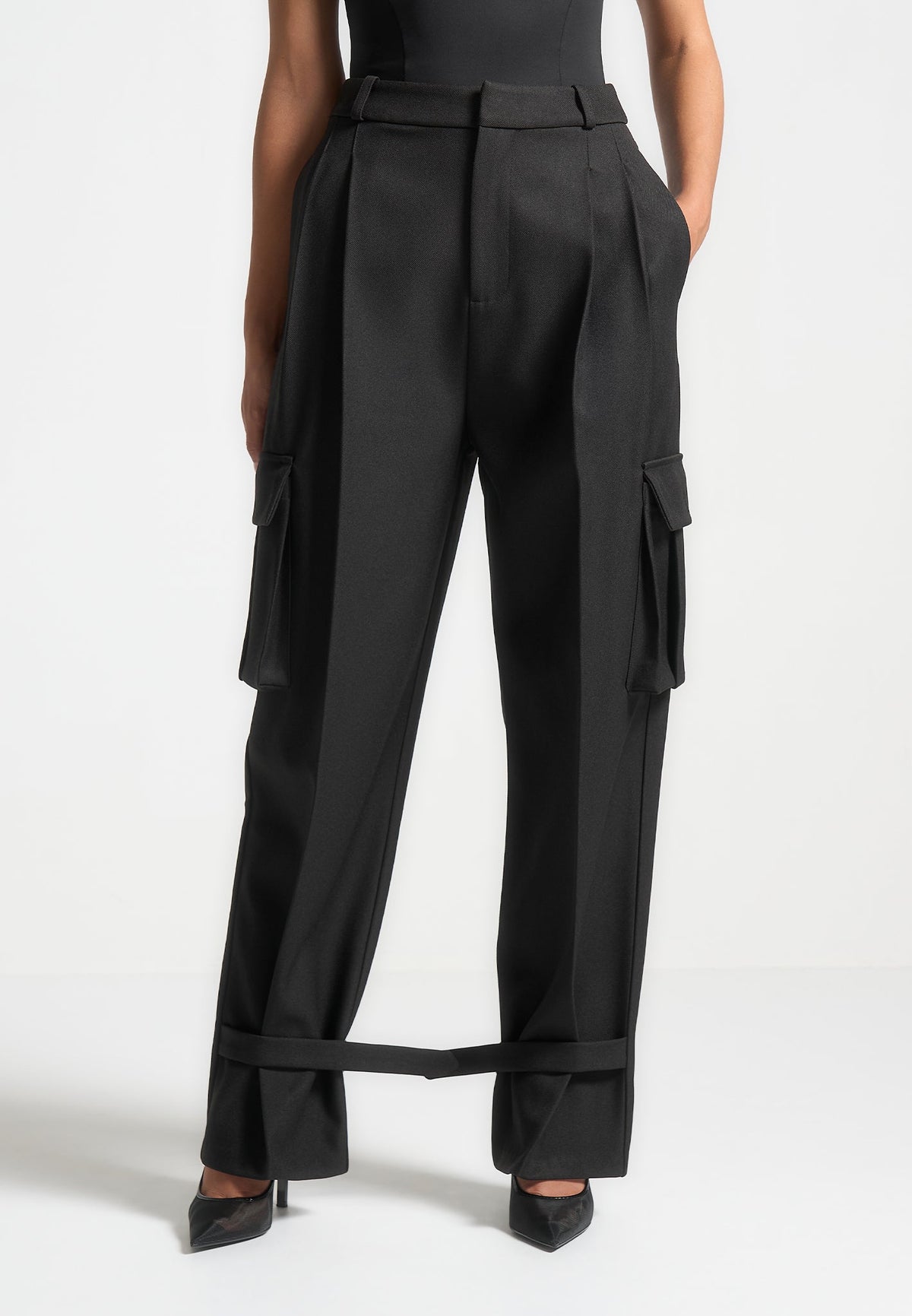 Tailored Pleated Cargo Pants - Black