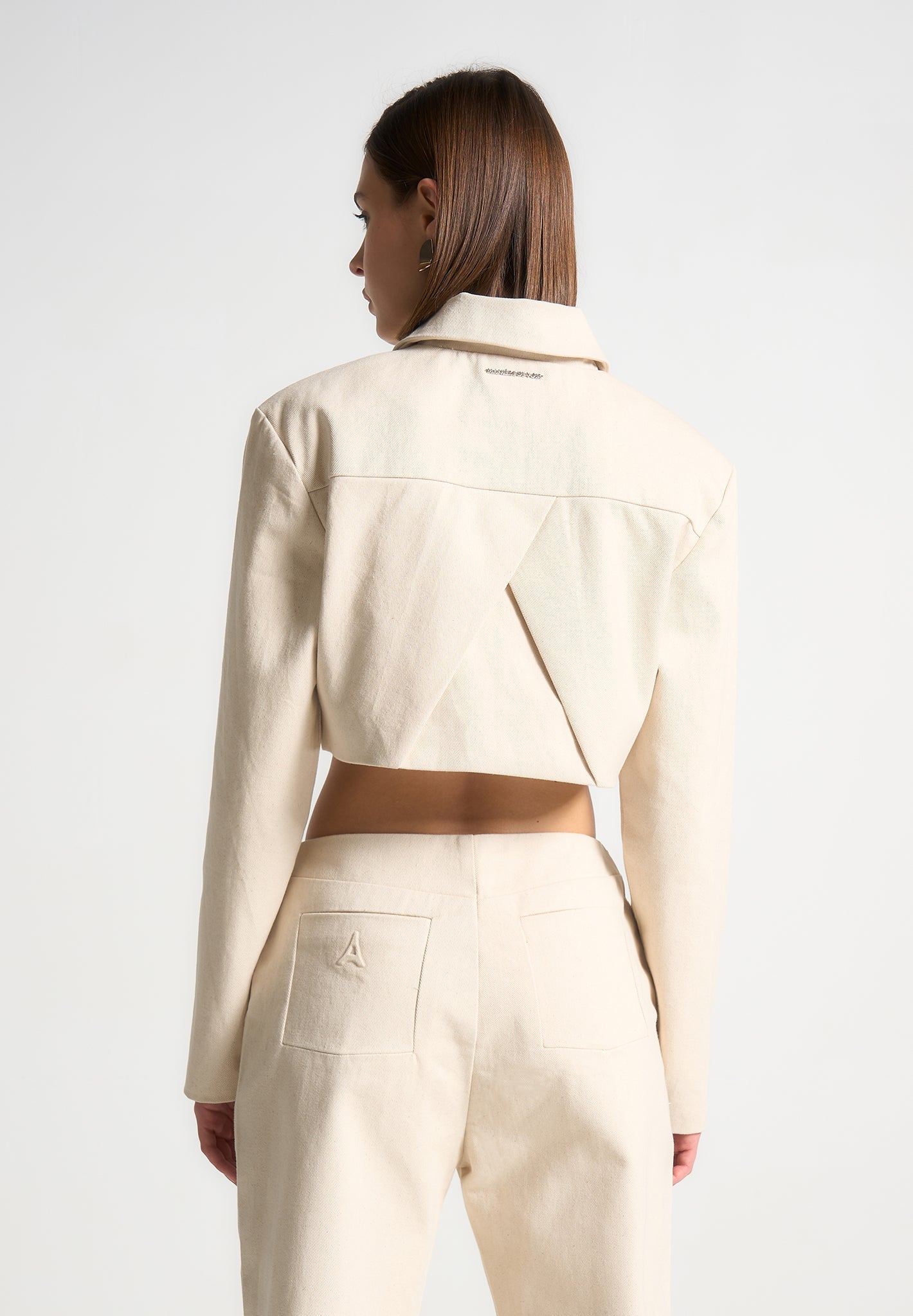 wide-shoulder-cropped-denim-jacket-ecru 